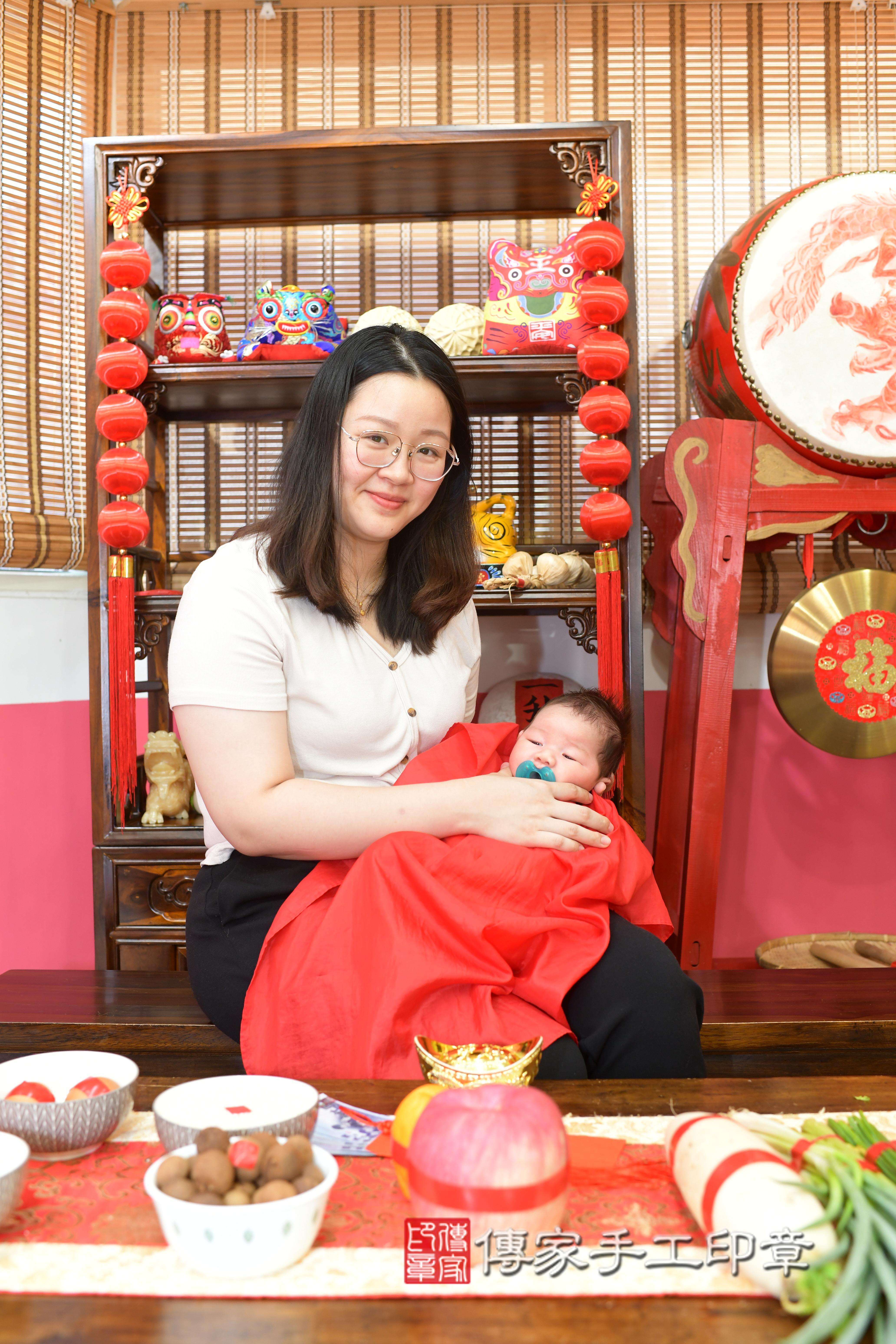 傳家手工印章高雄店、抓周、度脺、中國風會場、傳家嬰兒古禮、吉祥話、抓周道具物品24種、拍照。抓周證書。寶寶抓周、滿周歲、生日快樂、祝福