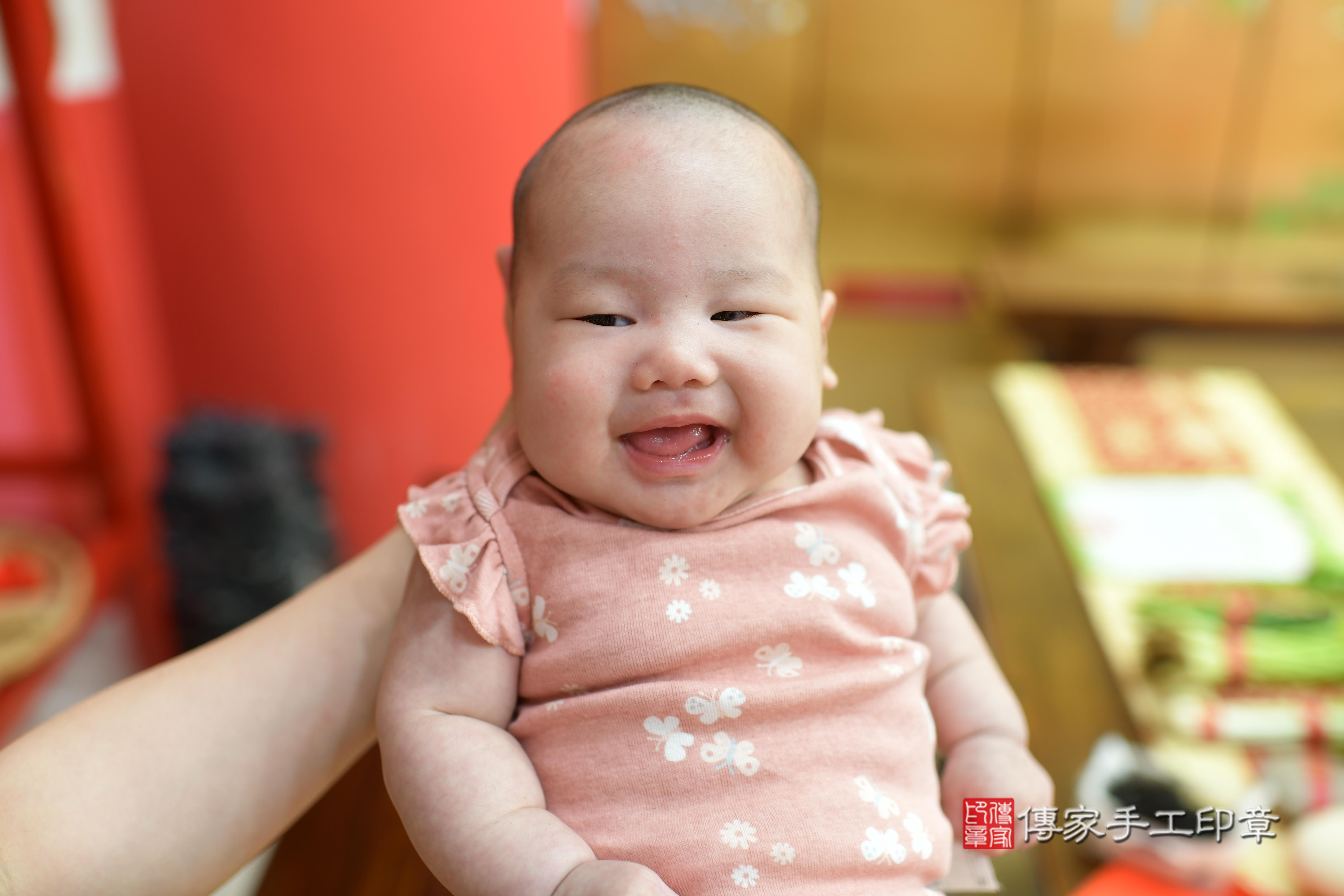 傳家手工印章高雄店、抓周、度脺、中國風會場、傳家嬰兒古禮、吉祥話、抓周道具物品24種、拍照。抓周證書。寶寶抓周、滿周歲、生日快樂、祝福