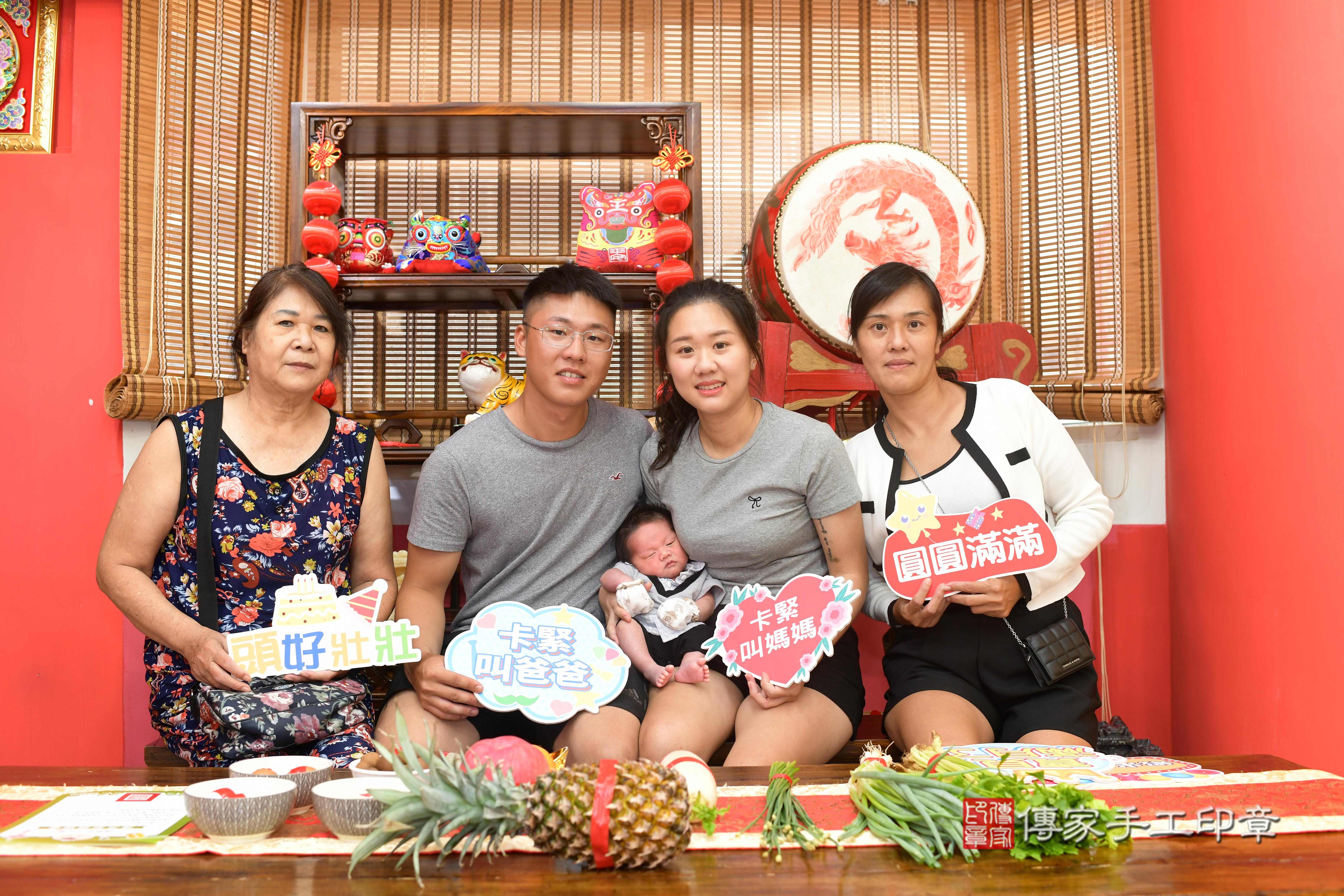 傳家手工印章高雄店、抓周、度脺、中國風會場、傳家嬰兒古禮、吉祥話、抓周道具物品24種、拍照。抓周證書。寶寶抓周、滿周歲、生日快樂、祝福