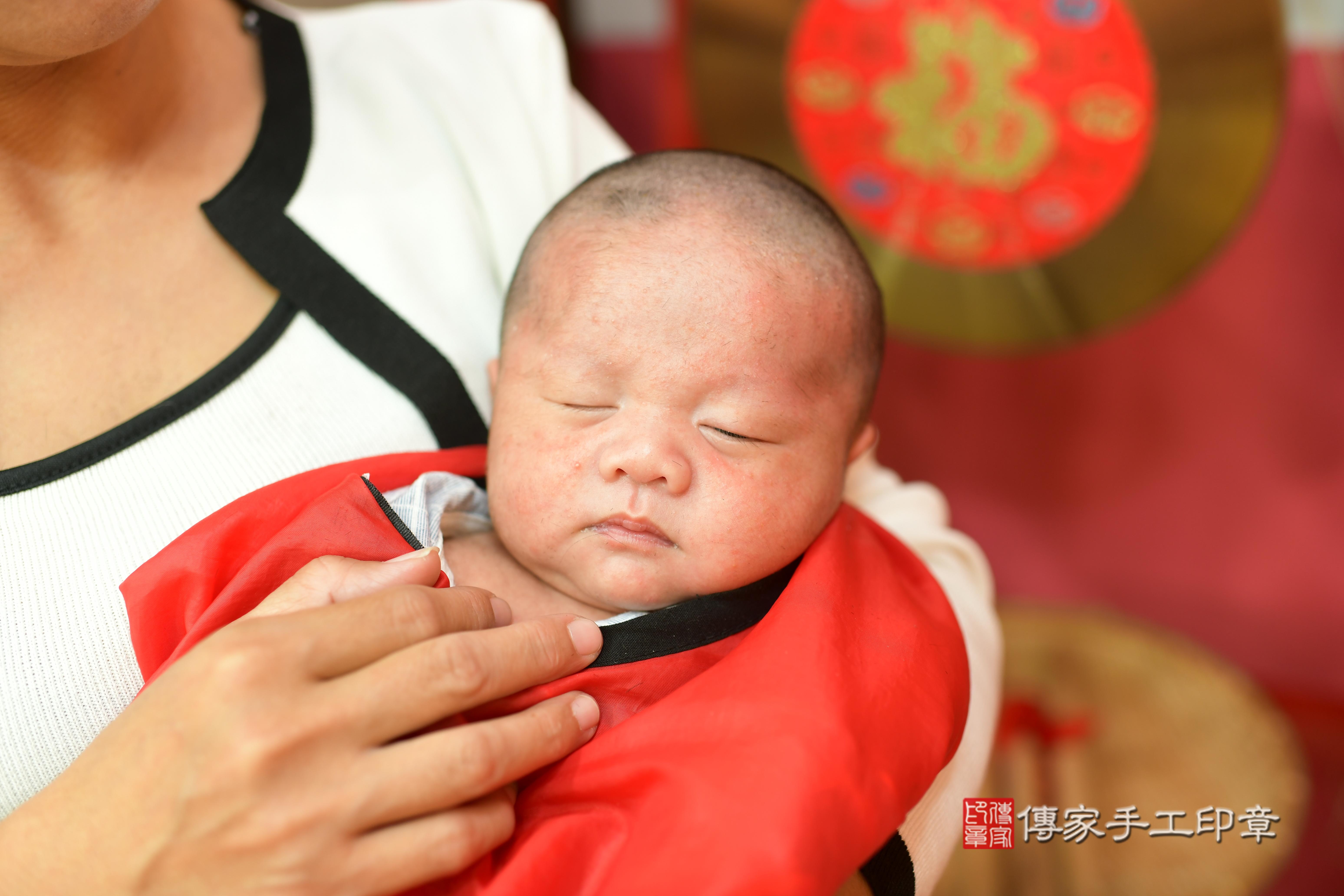 傳家手工印章高雄店、抓周、度脺、中國風會場、傳家嬰兒古禮、吉祥話、抓周道具物品24種、拍照。抓周證書。寶寶抓周、滿周歲、生日快樂、祝福