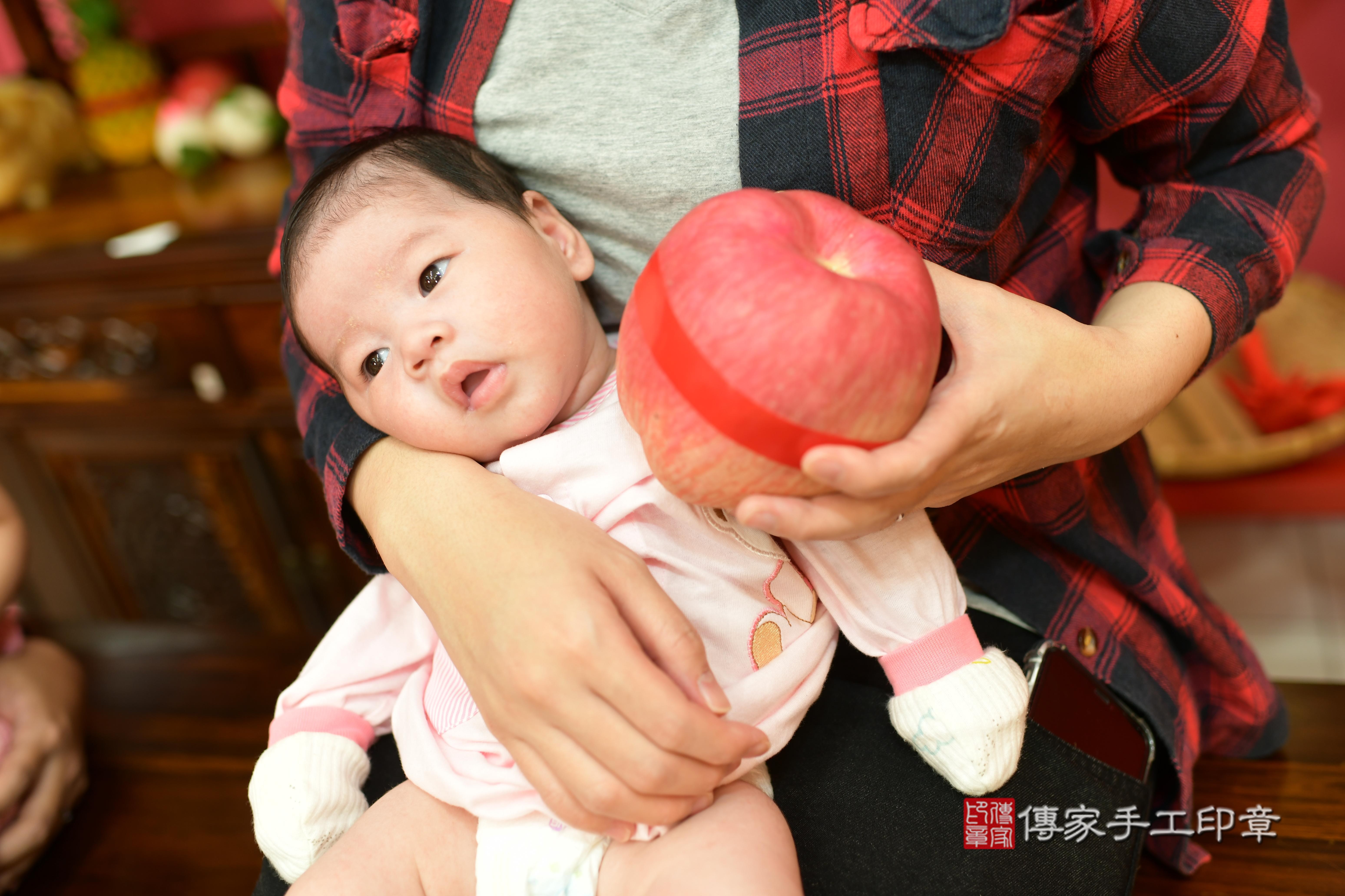 傳家手工印章高雄店、抓周、度脺、中國風會場、傳家嬰兒古禮、吉祥話、抓周道具物品24種、拍照。抓周證書。寶寶抓周、滿周歲、生日快樂、祝福