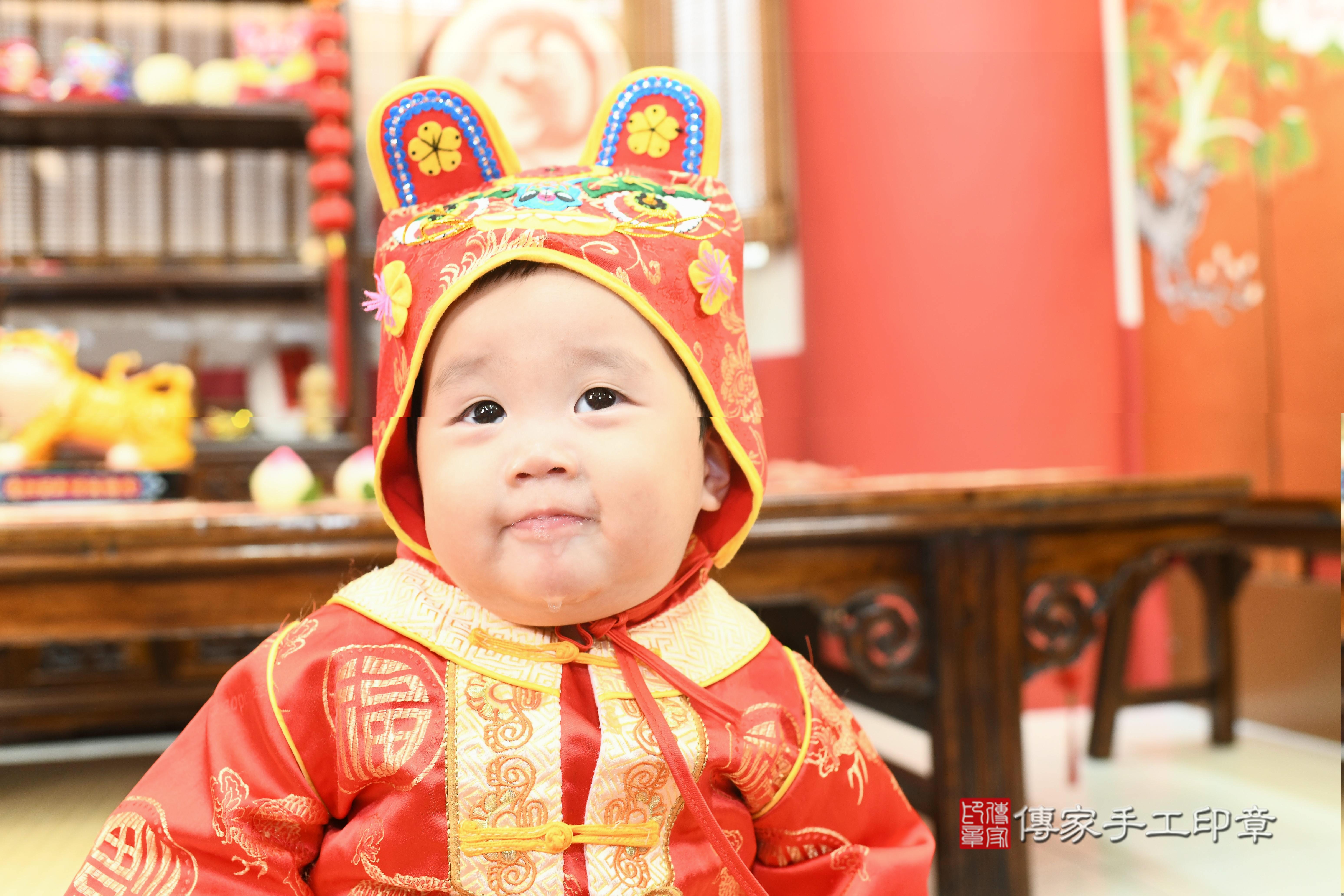 傳家手工印章高雄店、抓周、度脺、中國風會場、傳家嬰兒古禮、吉祥話、抓周道具物品24種、拍照。抓周證書。寶寶抓周、滿周歲、生日快樂、祝福