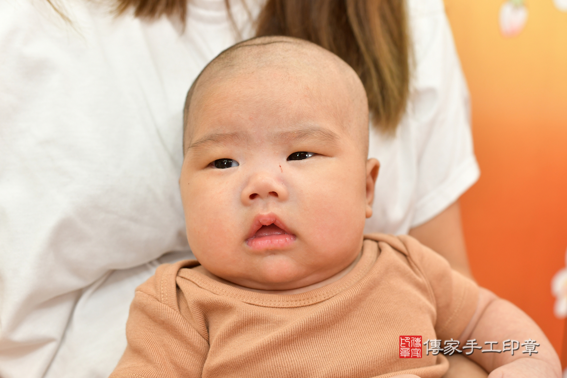 昕昕寶寶(台中市北區嬰兒寶寶滿月剃頭理髮、嬰兒剃胎毛儀式吉祥話)。中國風會場，爸媽寶貝穿「日中韓」古裝禮服。專業拍照、證書。★購買「臍帶章、肚臍章、胎毛筆刷印章」贈送：剃頭、收涎、抓周，三選一。2024.8.2，照片10