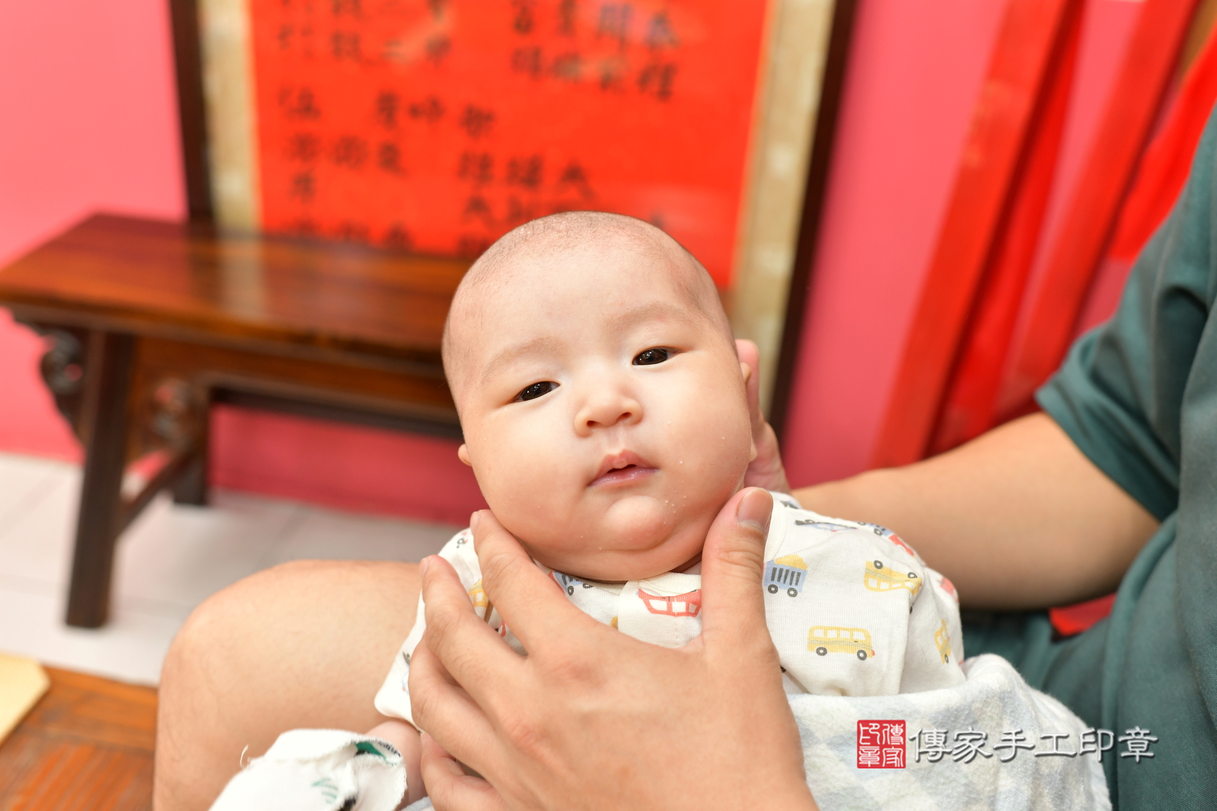 霏霏寶寶(台中市北區嬰兒寶寶滿月剃頭理髮、嬰兒剃胎毛儀式吉祥話)。中國風會場，爸媽寶貝穿「日中韓」古裝禮服。專業拍照、證書。★購買「臍帶章、肚臍章、胎毛筆刷印章」贈送：剃頭、收涎、抓周，三選一。2024.8.11，照片14