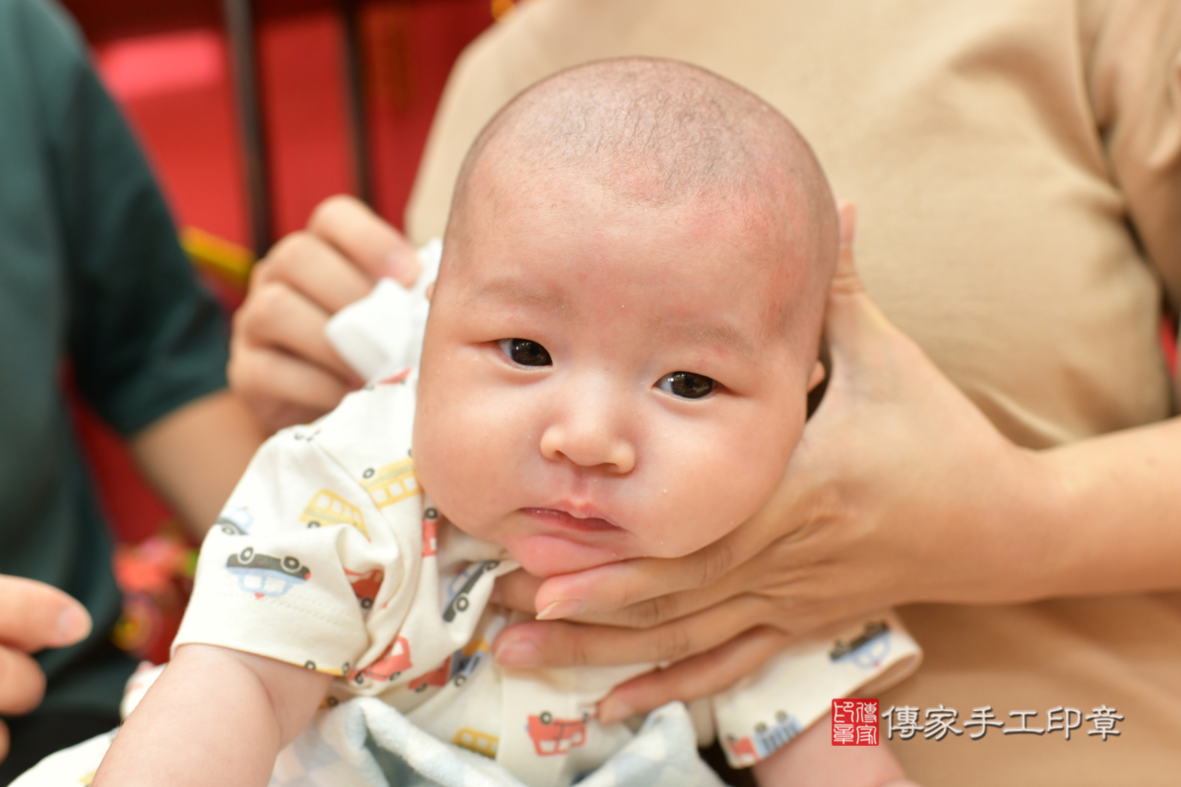 霏霏寶寶(台中市北區嬰兒寶寶滿月剃頭理髮、嬰兒剃胎毛儀式吉祥話)。中國風會場，爸媽寶貝穿「日中韓」古裝禮服。專業拍照、證書。★購買「臍帶章、肚臍章、胎毛筆刷印章」贈送：剃頭、收涎、抓周，三選一。2024.8.11，照片15