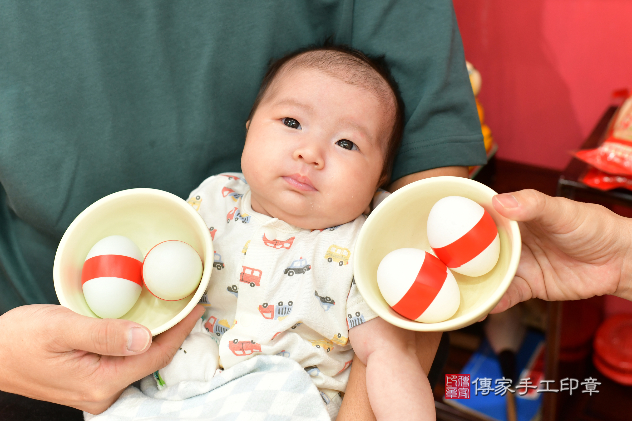 霏霏寶寶(台中市北區嬰兒寶寶滿月剃頭理髮、嬰兒剃胎毛儀式吉祥話)。中國風會場，爸媽寶貝穿「日中韓」古裝禮服。專業拍照、證書。★購買「臍帶章、肚臍章、胎毛筆刷印章」贈送：剃頭、收涎、抓周，三選一。2024.8.11，照片9