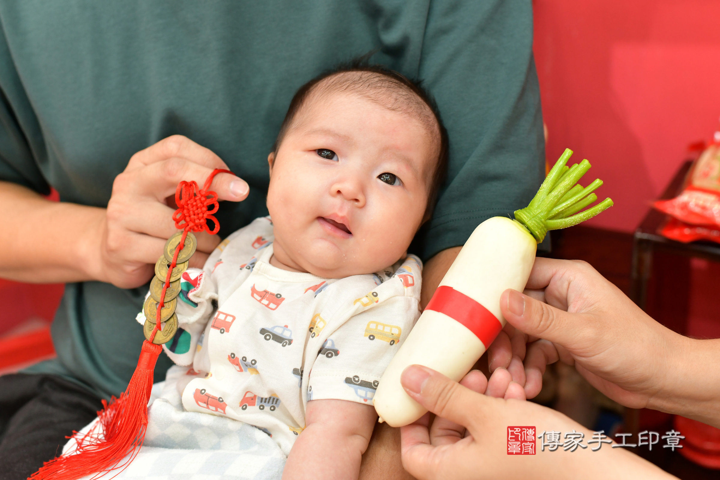 霏霏寶寶(台中市北區嬰兒寶寶滿月剃頭理髮、嬰兒剃胎毛儀式吉祥話)。中國風會場，爸媽寶貝穿「日中韓」古裝禮服。專業拍照、證書。★購買「臍帶章、肚臍章、胎毛筆刷印章」贈送：剃頭、收涎、抓周，三選一。2024.8.11，照片12