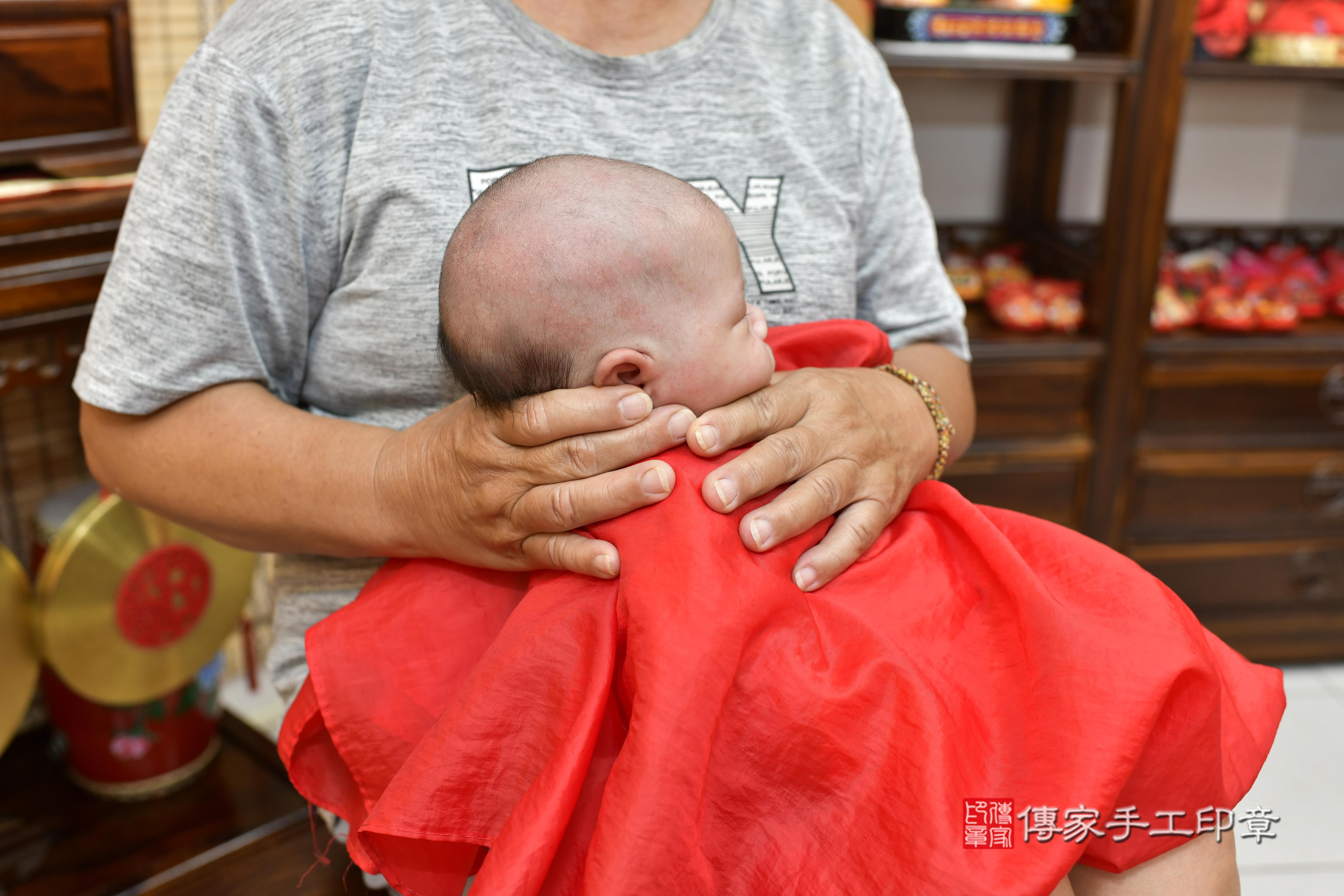 傳家手工印章新竹店、抓周、度脺、中國風會場、傳家嬰兒古禮、吉祥話、抓周道具物品24種、拍照。抓周證書。寶寶抓周、滿周歲、生日快樂、祝福