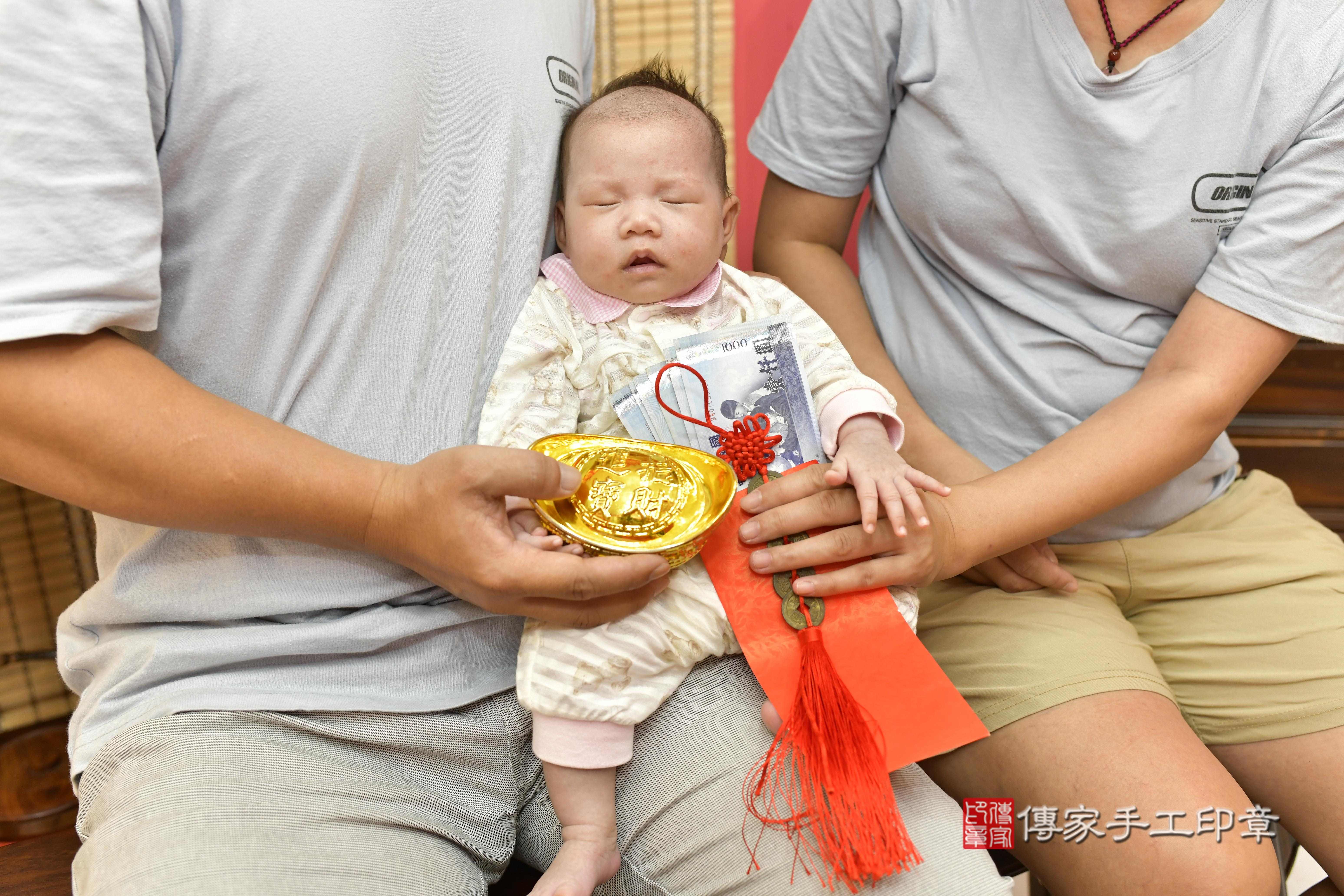 傳家手工印章新竹店、抓周、度脺、中國風會場、傳家嬰兒古禮、吉祥話、抓周道具物品24種、拍照。抓周證書。寶寶抓周、滿周歲、生日快樂、祝福