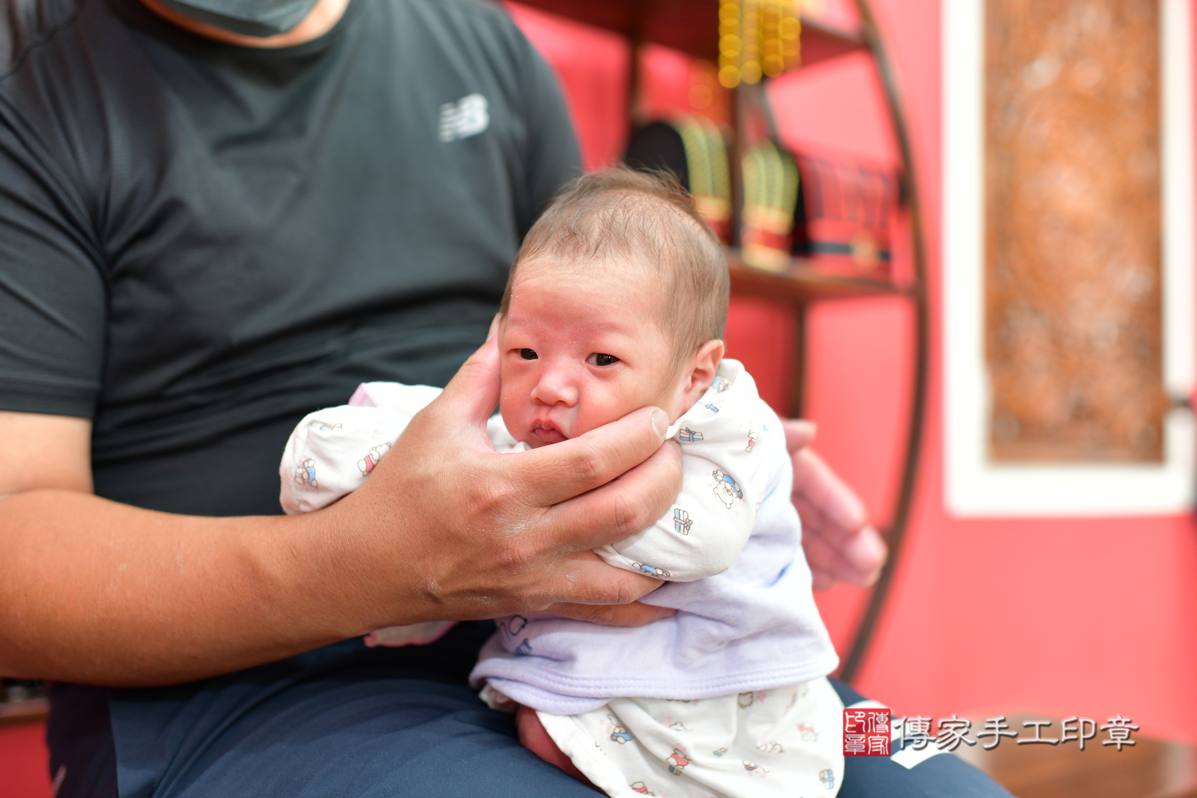 淏淏寶寶(台中市北區嬰兒寶寶滿月剃頭理髮、嬰兒剃胎毛儀式吉祥話)。中國風會場，爸媽寶貝穿「日中韓」古裝禮服。專業拍照、證書。★購買「臍帶章、肚臍章、胎毛筆刷印章」贈送：剃頭、收涎、抓周，三選一。2024.8.9，照片4