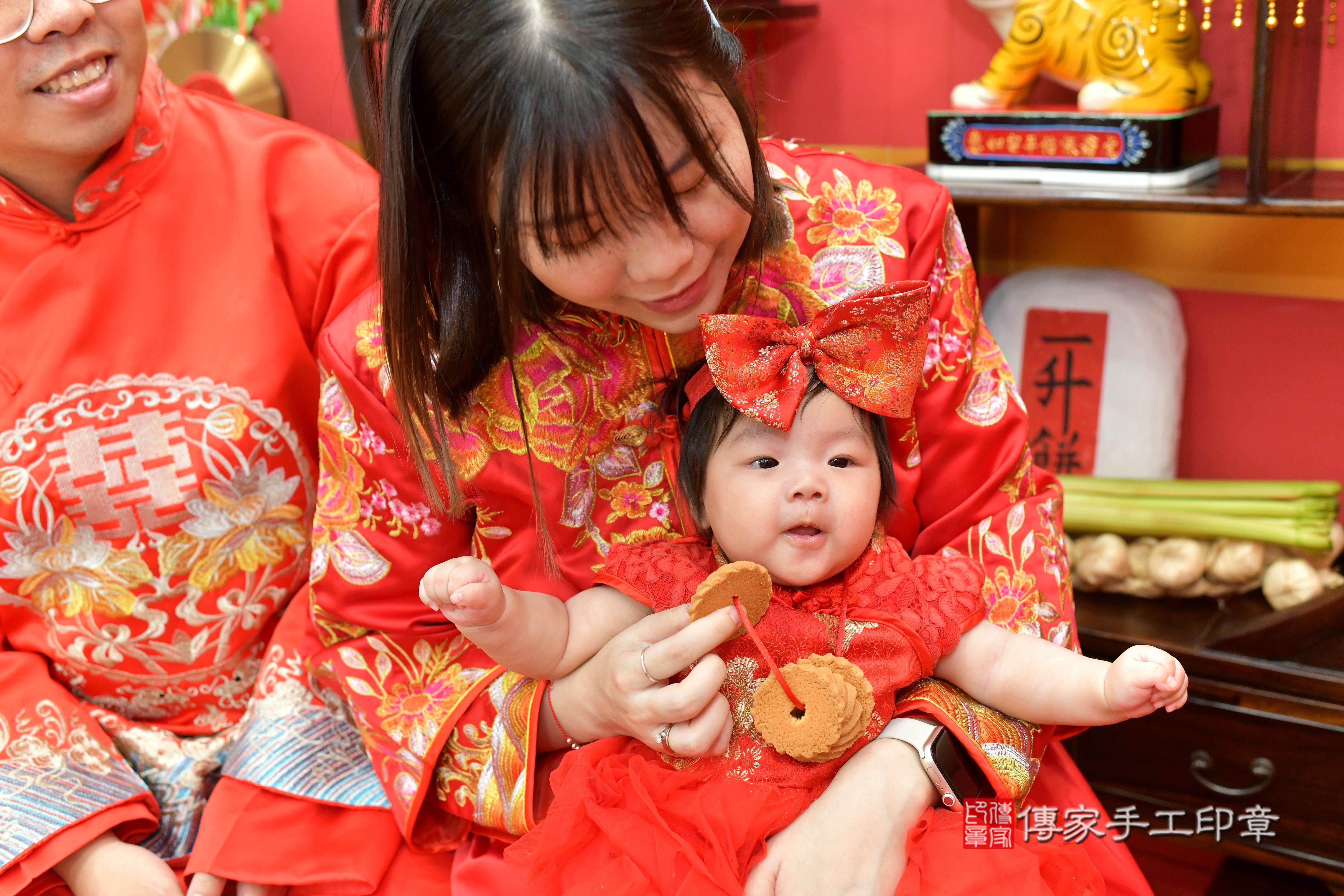 傳家手工印章桃園店、抓周、度脺、中國風會場、傳家嬰兒古禮、吉祥話、抓周道具物品24種、拍照。抓周證書。寶寶抓周、滿周歲、生日快樂、祝福