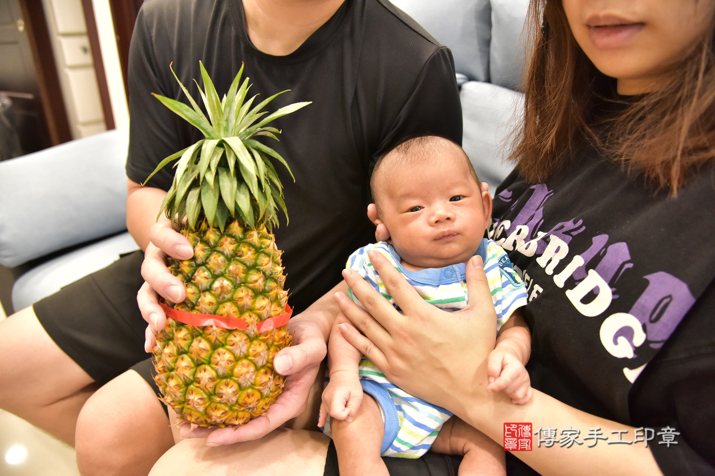 小綸寶寶(新北市三重區到府嬰兒小綸寶寶滿月剃頭理髮、到府嬰兒剃胎毛儀式吉祥話)。到府剃頭剃胎毛主持、專業拍照、證書。★購買「臍帶章、肚臍章、胎毛筆刷印章」贈送：剃頭、收涎、抓周，三選一。2024.9.6，照片6