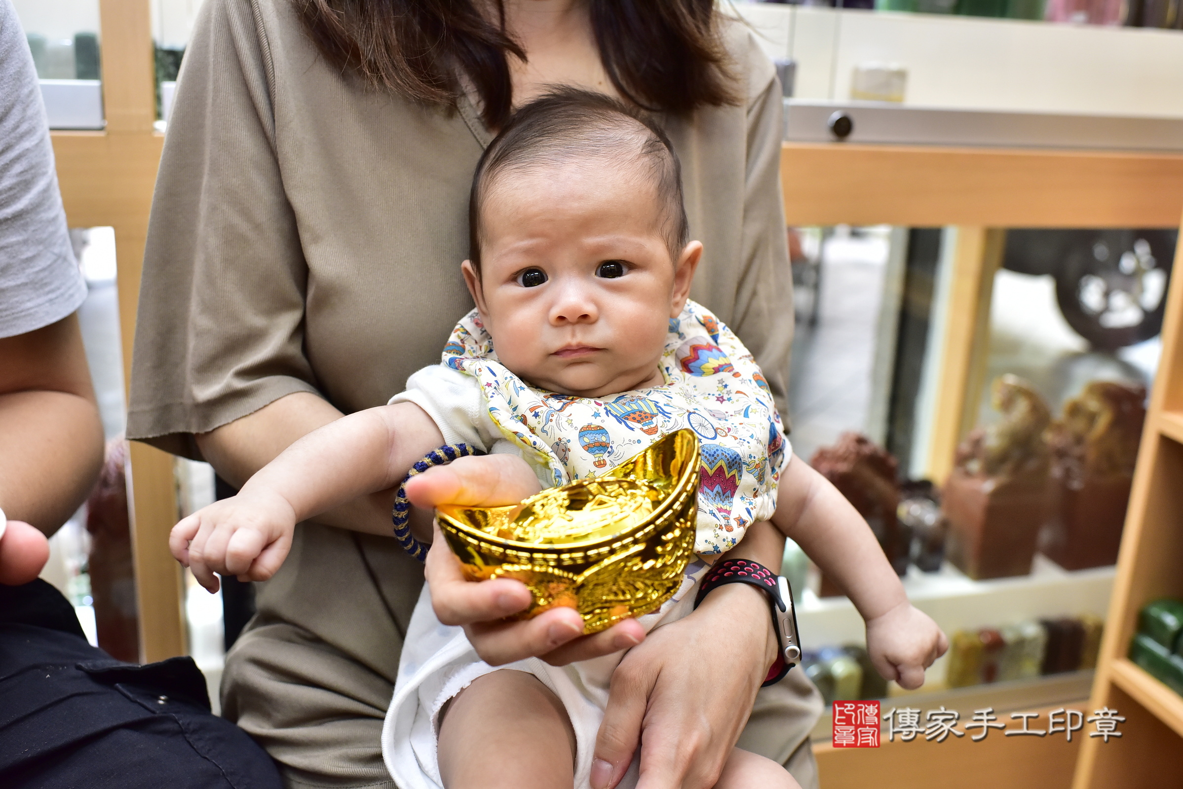 小月寶寶(新北市永和區嬰兒寶寶滿月剃頭理髮、嬰兒剃胎毛儀式吉祥話)。中國風會場，爸媽寶貝穿「日中韓」古裝禮服。專業拍照、證書。★購買「臍帶章、肚臍章、胎毛筆刷印章」贈送：剃頭、收涎、抓周，三選一。2024.9.12，照片10