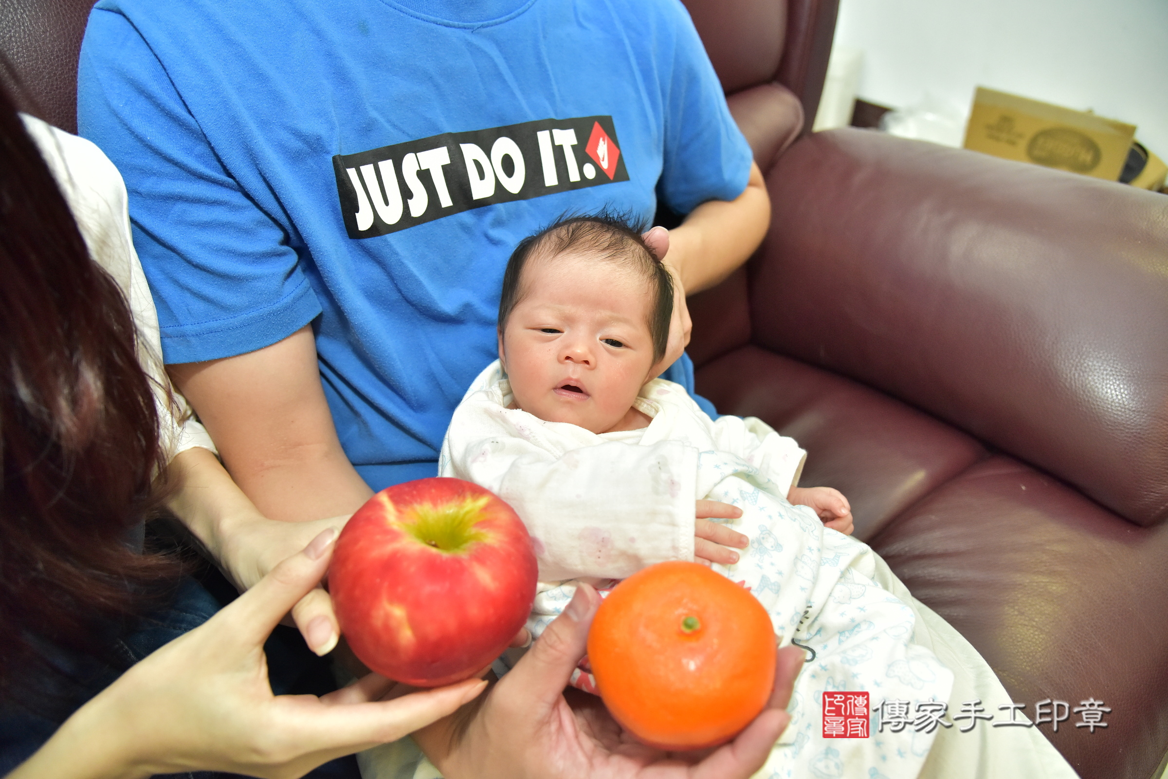 霏霏寶寶(新北市林口區到府嬰兒霏霏寶寶滿月剃頭理髮、到府嬰兒剃胎毛儀式吉祥話)。到府剃頭剃胎毛主持、專業拍照、證書。★購買「臍帶章、肚臍章、胎毛筆刷印章」贈送：剃頭、收涎、抓周，三選一。2024.9.15，照片3