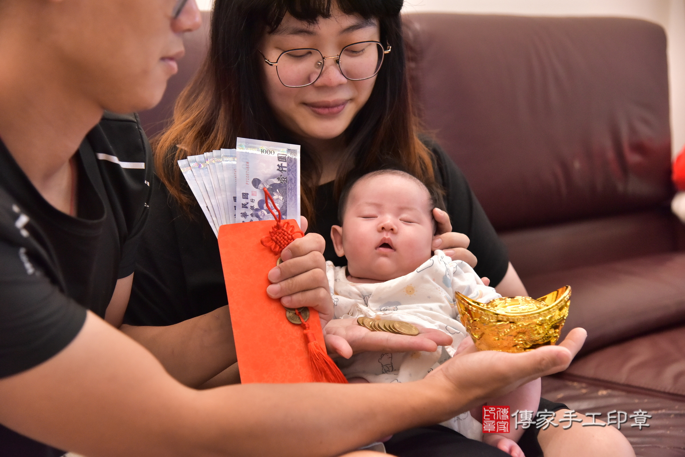 媗媗寶寶(新北市板橋區嬰兒寶寶滿月剃頭理髮、嬰兒剃胎毛儀式吉祥話)。中國風會場，爸媽寶貝穿「日中韓」古裝禮服。專業拍照、證書。★購買「臍帶章、肚臍章、胎毛筆刷印章」贈送：剃頭、收涎、抓周，三選一。2024.9.8，照片16