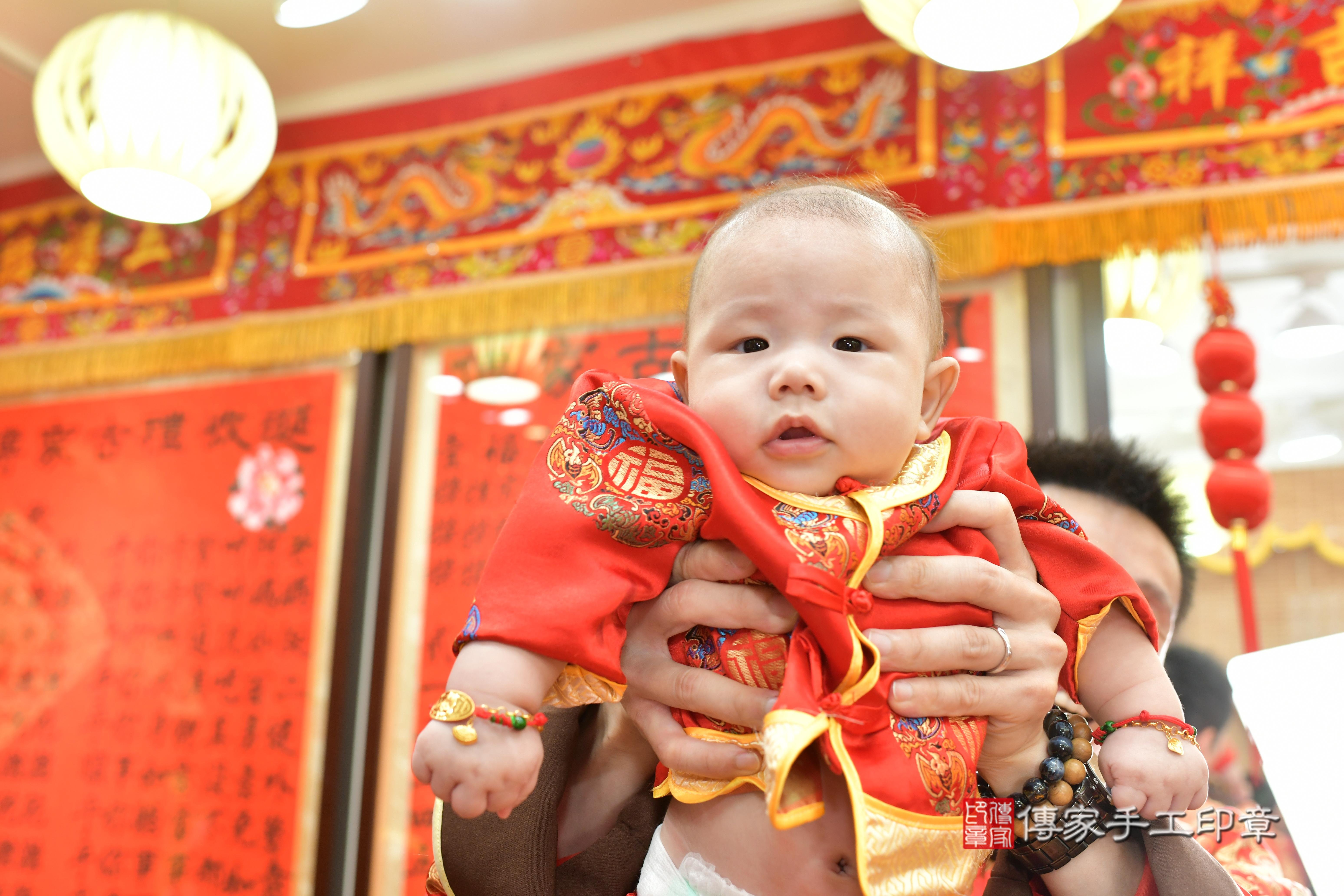 傳家手工印章桃園店、抓周、度脺、中國風會場、傳家嬰兒古禮、吉祥話、抓周道具物品24種、拍照。抓周證書。寶寶抓周、滿周歲、生日快樂、祝福