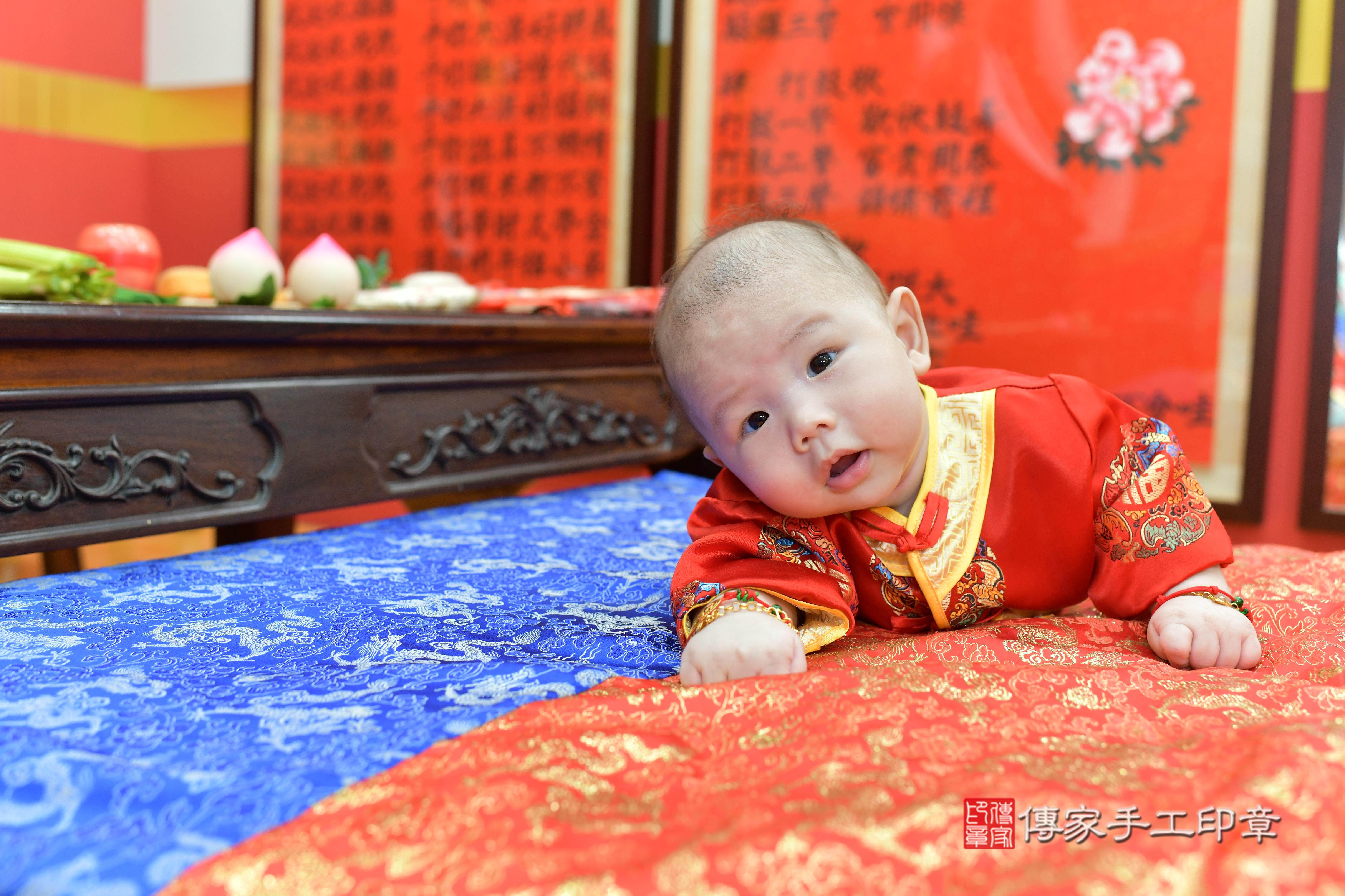 傳家手工印章桃園店、抓周、度脺、中國風會場、傳家嬰兒古禮、吉祥話、抓周道具物品24種、拍照。抓周證書。寶寶抓周、滿周歲、生日快樂、祝福