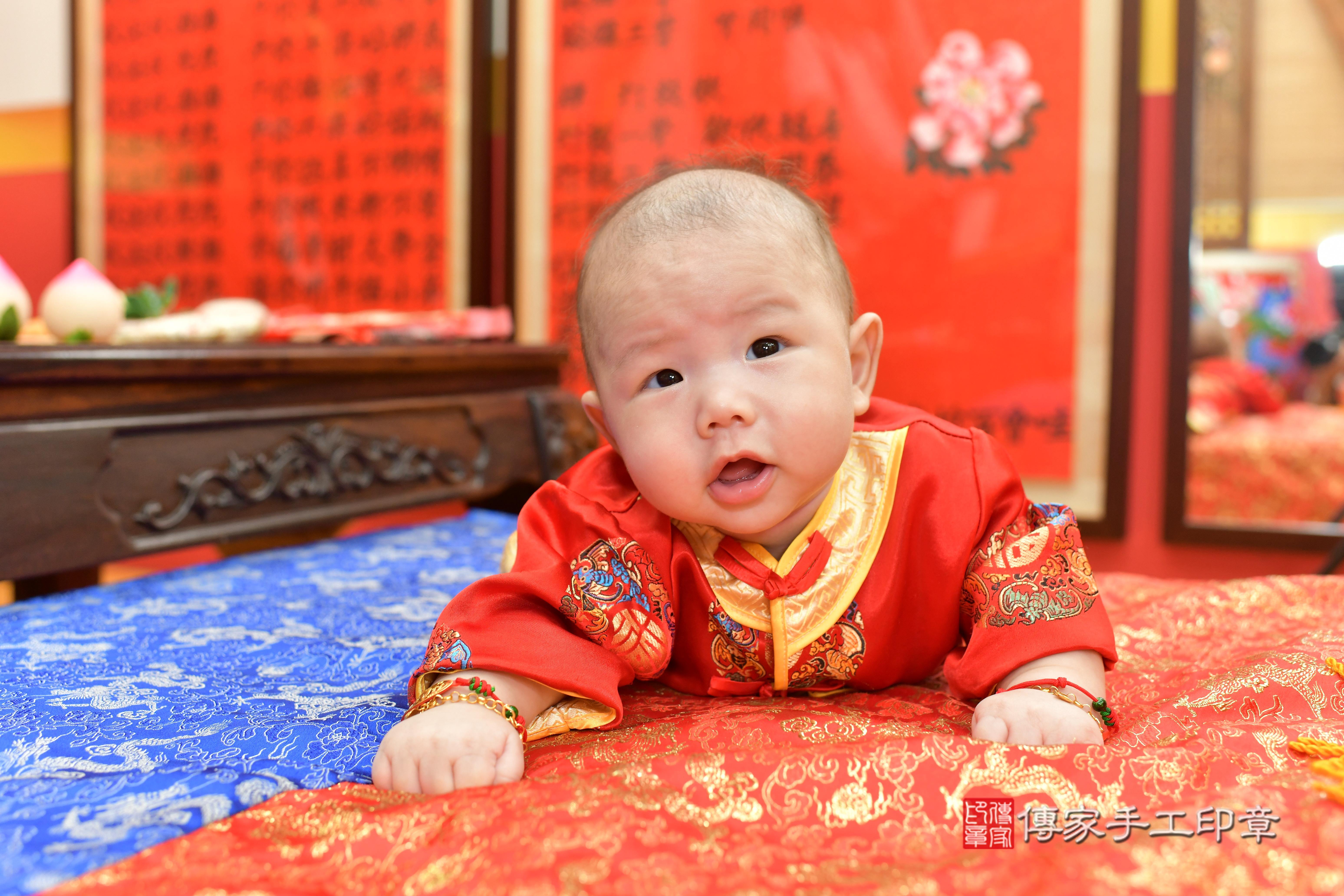 傳家手工印章桃園店、抓周、度脺、中國風會場、傳家嬰兒古禮、吉祥話、抓周道具物品24種、拍照。抓周證書。寶寶抓周、滿周歲、生日快樂、祝福