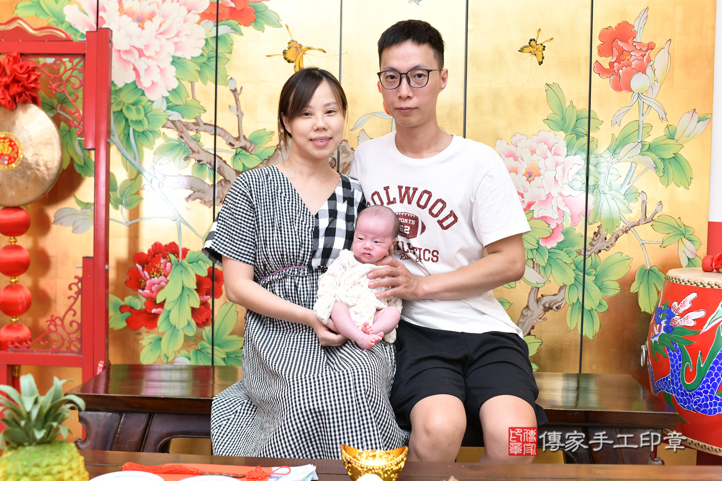 小晴寶寶(台北市大同區嬰兒寶寶滿月剃頭理髮、嬰兒剃胎毛儀式吉祥話)。中國風會場，爸媽寶貝穿「日中韓」古裝禮服。專業拍照、證書。★購買「臍帶章、肚臍章、胎毛筆刷印章」贈送：剃頭、收涎、抓周，三選一。2024.8.1，照片1