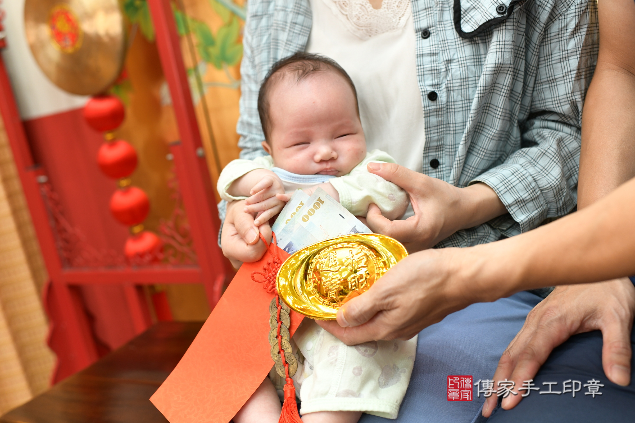 哲哲寶寶(台北市大同區嬰兒寶寶滿月剃頭理髮、嬰兒剃胎毛儀式吉祥話)。中國風會場，爸媽寶貝穿「日中韓」古裝禮服。專業拍照、證書。★購買「臍帶章、肚臍章、胎毛筆刷印章」贈送：剃頭、收涎、抓周，三選一。2024.9.22，照片14