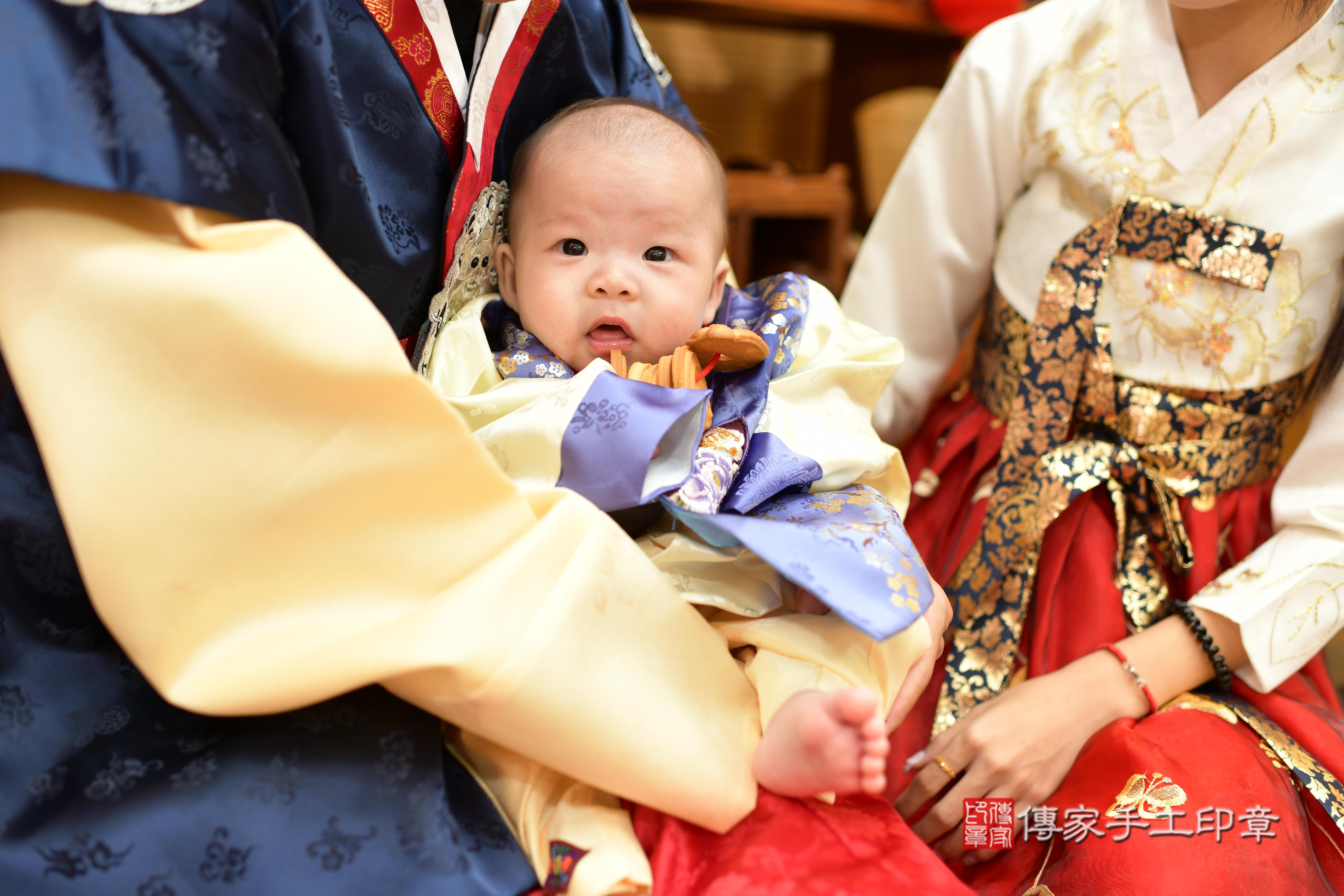 傳家手工印章台南店、抓周、度脺、中國風會場、傳家嬰兒古禮、吉祥話、抓周道具物品24種、拍照。抓周證書。寶寶抓周、滿周歲、生日快樂、祝福