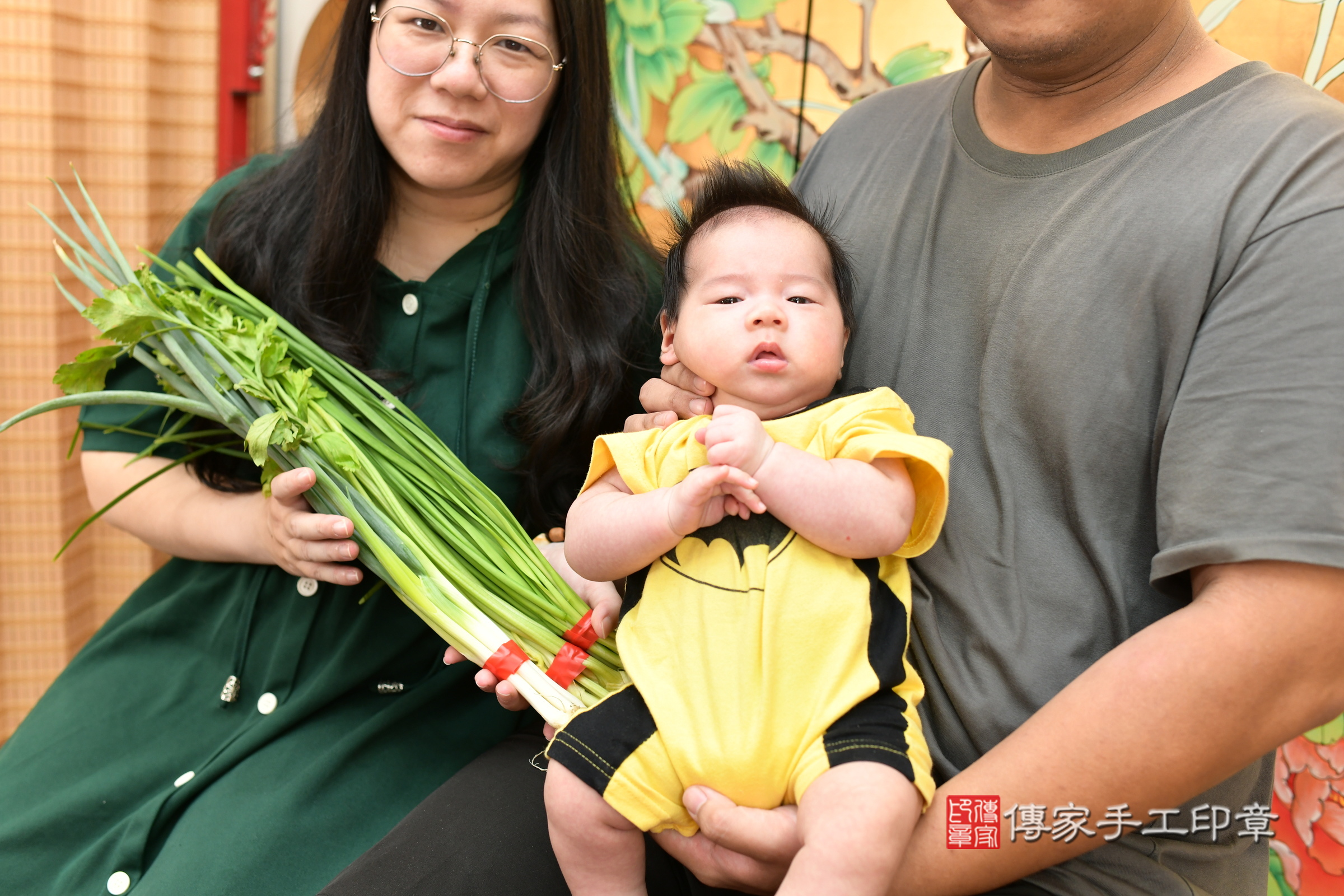 小湧寶寶(台北市大同區嬰兒寶寶滿月剃頭理髮、嬰兒剃胎毛儀式吉祥話)。中國風會場，爸媽寶貝穿「日中韓」古裝禮服。專業拍照、證書。★購買「臍帶章、肚臍章、胎毛筆刷印章」贈送：剃頭、收涎、抓周，三選一。2024.9.20，照片15