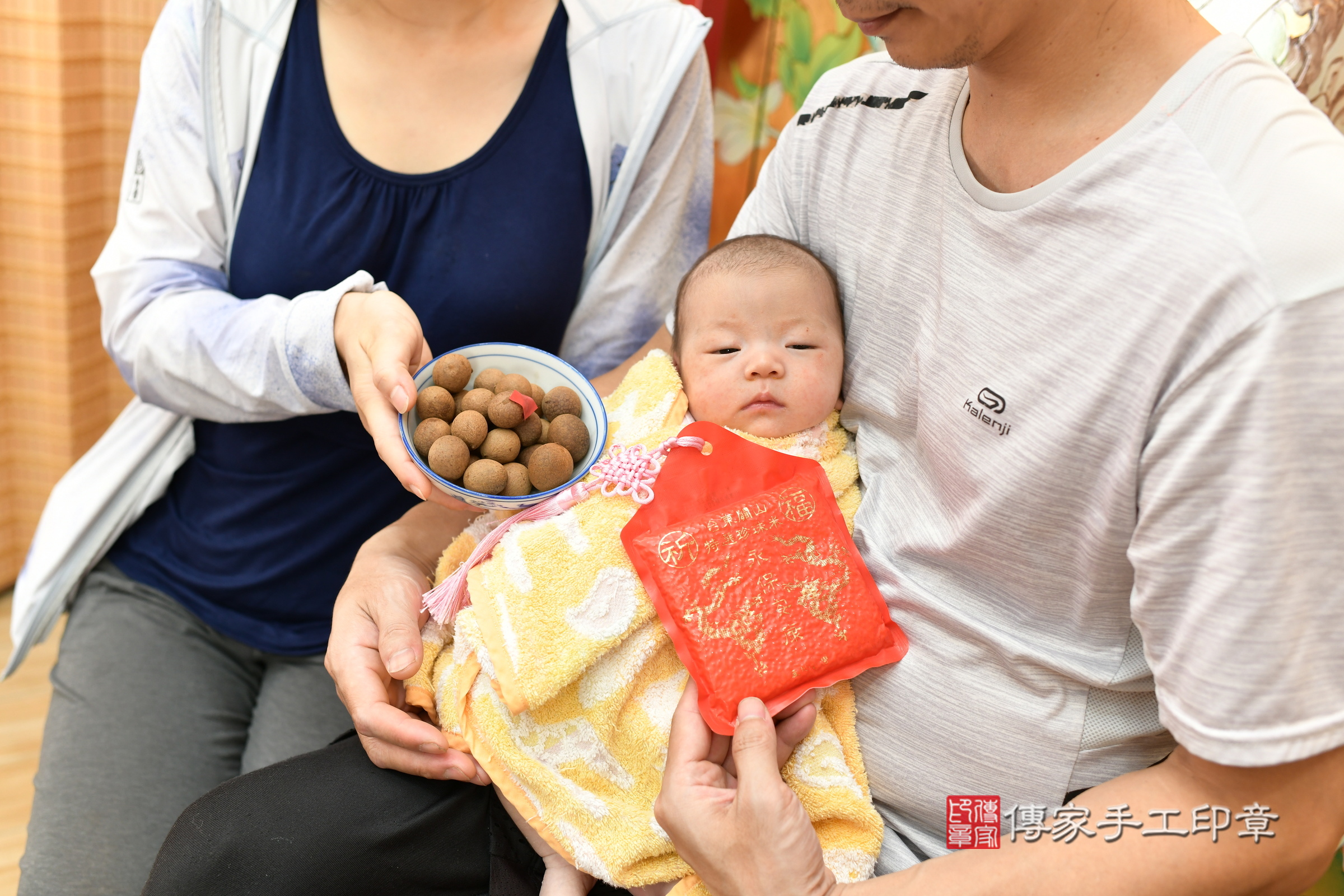 小語寶寶(台北市大同區嬰兒寶寶滿月剃頭理髮、嬰兒剃胎毛儀式吉祥話)。中國風會場，爸媽寶貝穿「日中韓」古裝禮服。專業拍照、證書。★購買「臍帶章、肚臍章、胎毛筆刷印章」贈送：剃頭、收涎、抓周，三選一。2024.9.23，照片14