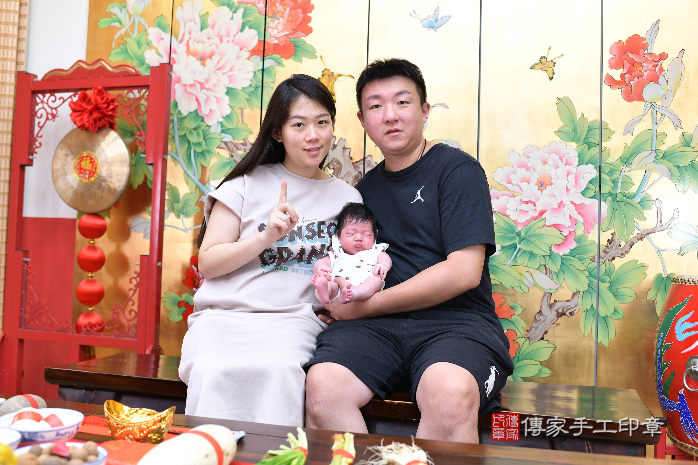 妍妍寶寶(台北市大同區嬰兒寶寶滿月剃頭理髮、嬰兒剃胎毛儀式吉祥話)。中國風會場，爸媽寶貝穿「日中韓」古裝禮服。專業拍照、證書。★購買「臍帶章、肚臍章、胎毛筆刷印章」贈送：剃頭、收涎、抓周，三選一。2024.9.23，照片5