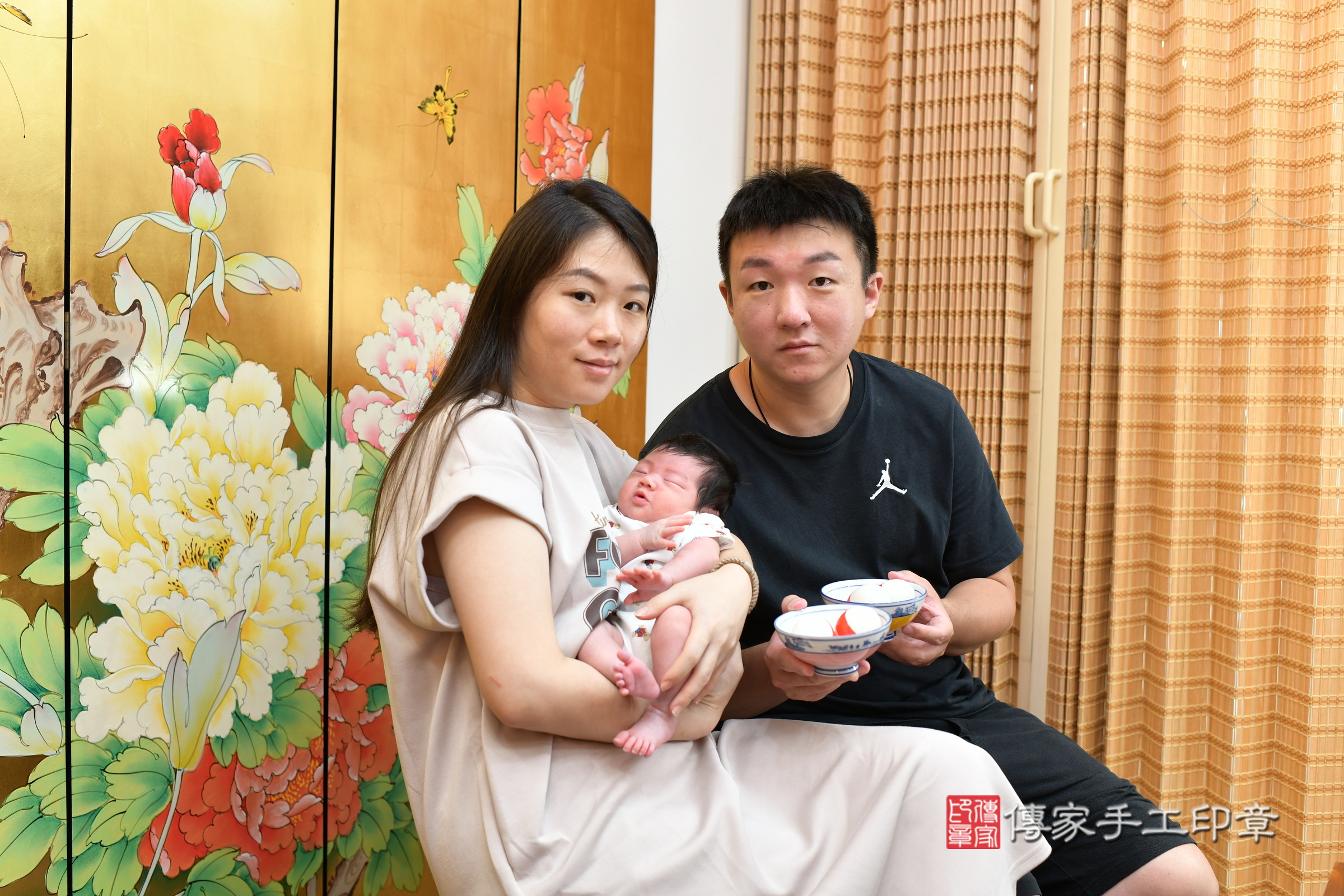 妍妍寶寶(台北市大同區嬰兒寶寶滿月剃頭理髮、嬰兒剃胎毛儀式吉祥話)。中國風會場，爸媽寶貝穿「日中韓」古裝禮服。專業拍照、證書。★購買「臍帶章、肚臍章、胎毛筆刷印章」贈送：剃頭、收涎、抓周，三選一。2024.9.23，照片10