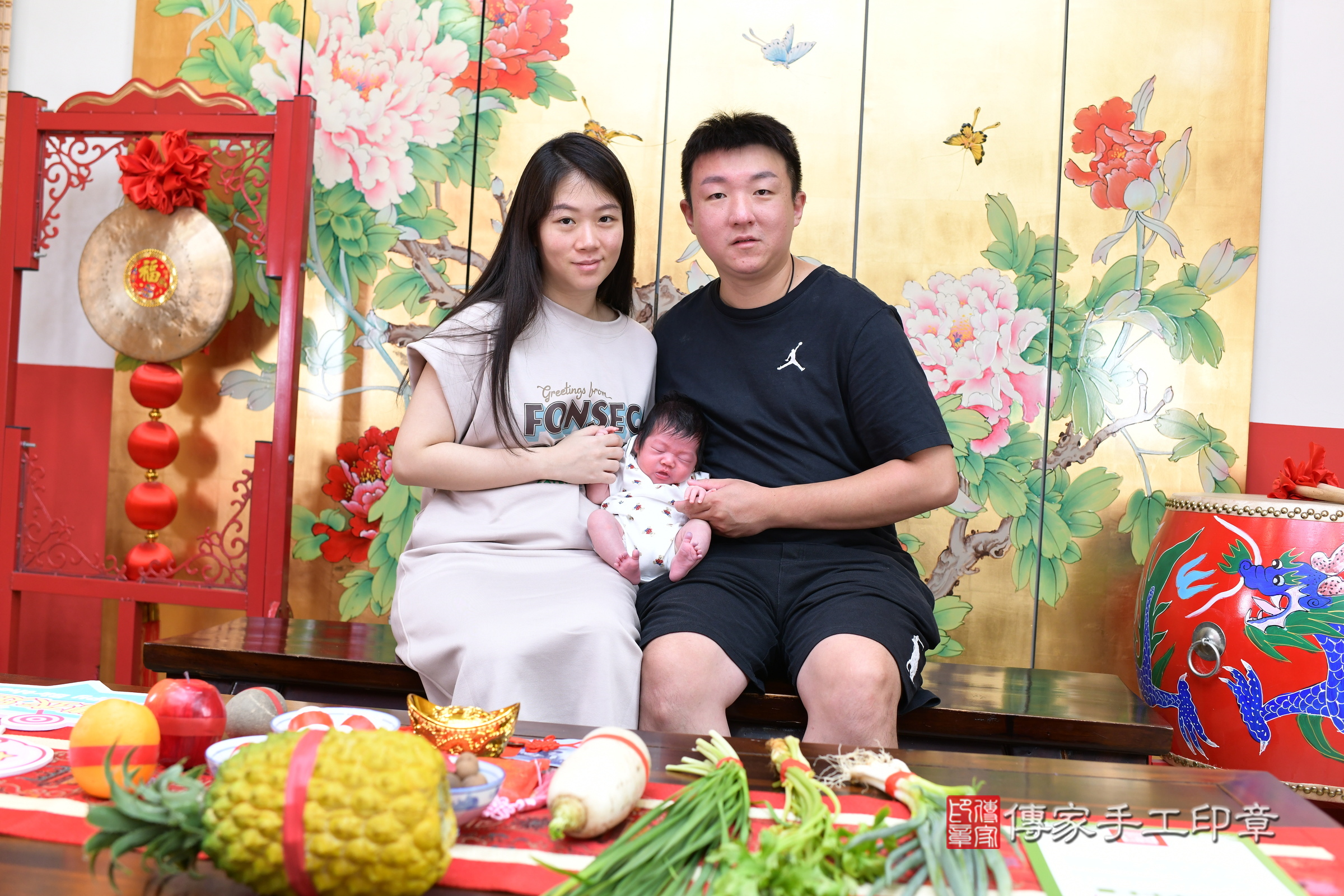 妍妍寶寶(台北市大同區嬰兒寶寶滿月剃頭理髮、嬰兒剃胎毛儀式吉祥話)。中國風會場，爸媽寶貝穿「日中韓」古裝禮服。專業拍照、證書。★購買「臍帶章、肚臍章、胎毛筆刷印章」贈送：剃頭、收涎、抓周，三選一。2024.9.23，照片3