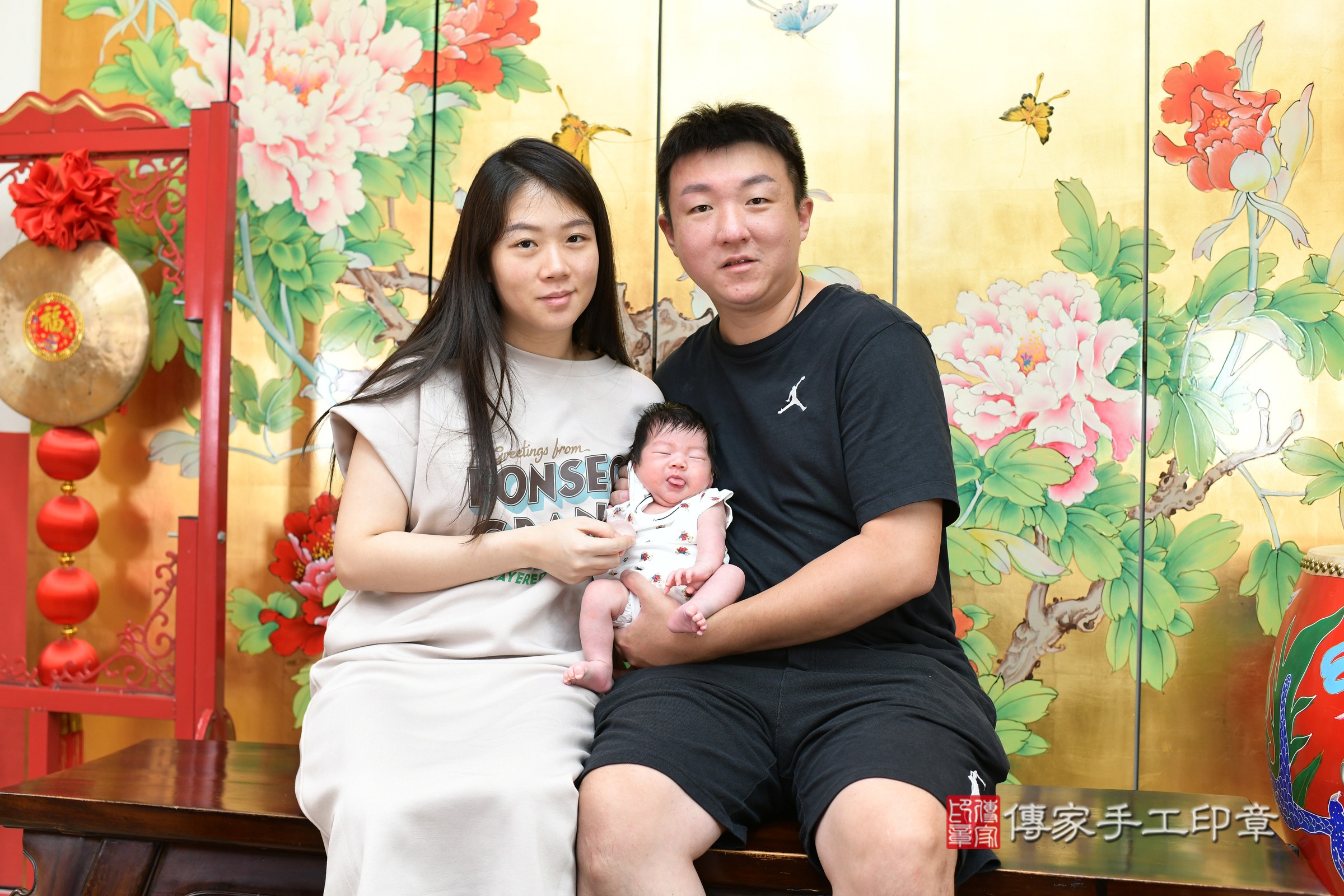 妍妍寶寶(台北市大同區嬰兒寶寶滿月剃頭理髮、嬰兒剃胎毛儀式吉祥話)。中國風會場，爸媽寶貝穿「日中韓」古裝禮服。專業拍照、證書。★購買「臍帶章、肚臍章、胎毛筆刷印章」贈送：剃頭、收涎、抓周，三選一。2024.9.23，照片4