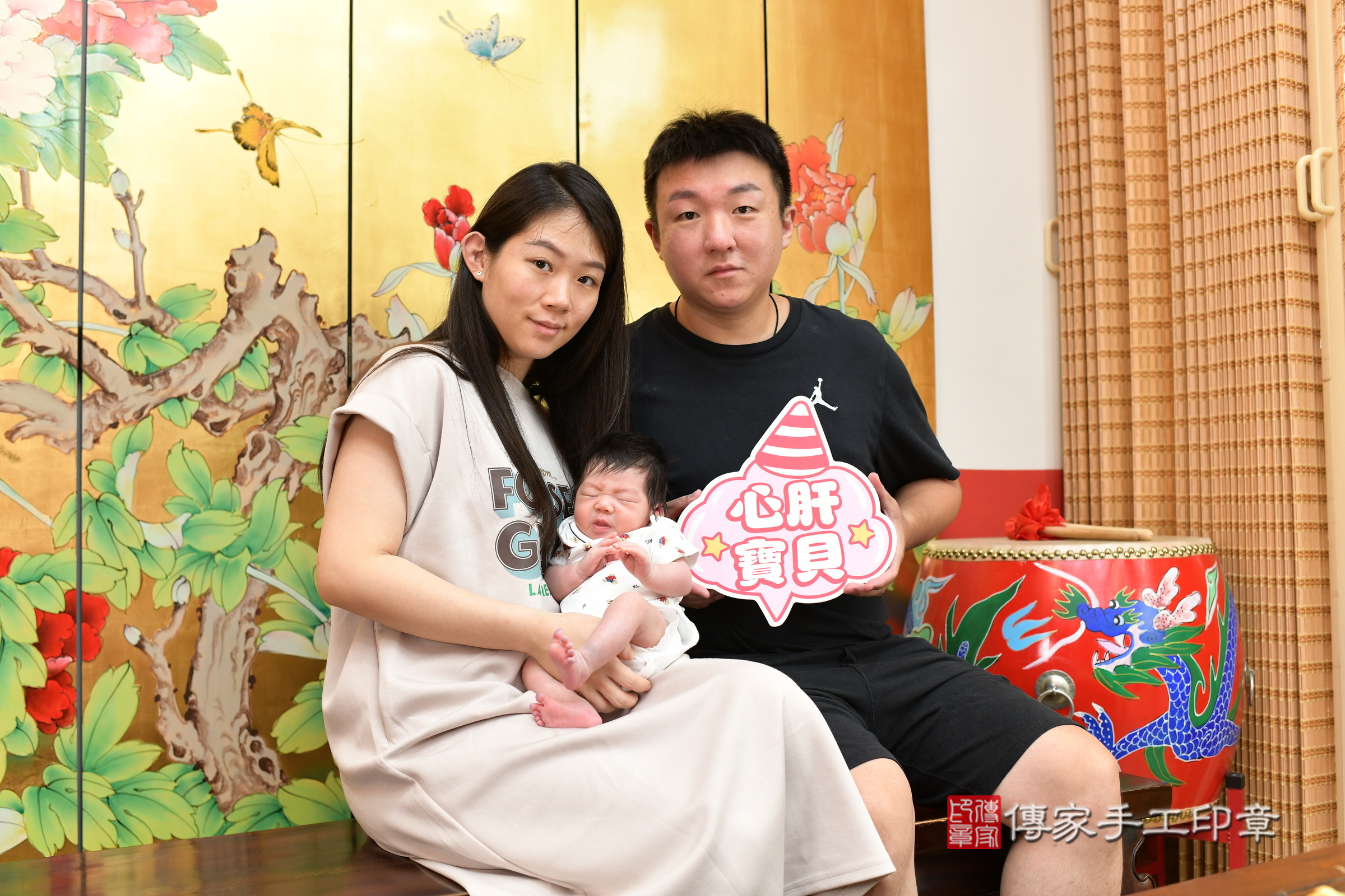 妍妍寶寶(台北市大同區嬰兒寶寶滿月剃頭理髮、嬰兒剃胎毛儀式吉祥話)。中國風會場，爸媽寶貝穿「日中韓」古裝禮服。專業拍照、證書。★購買「臍帶章、肚臍章、胎毛筆刷印章」贈送：剃頭、收涎、抓周，三選一。2024.9.23，照片6