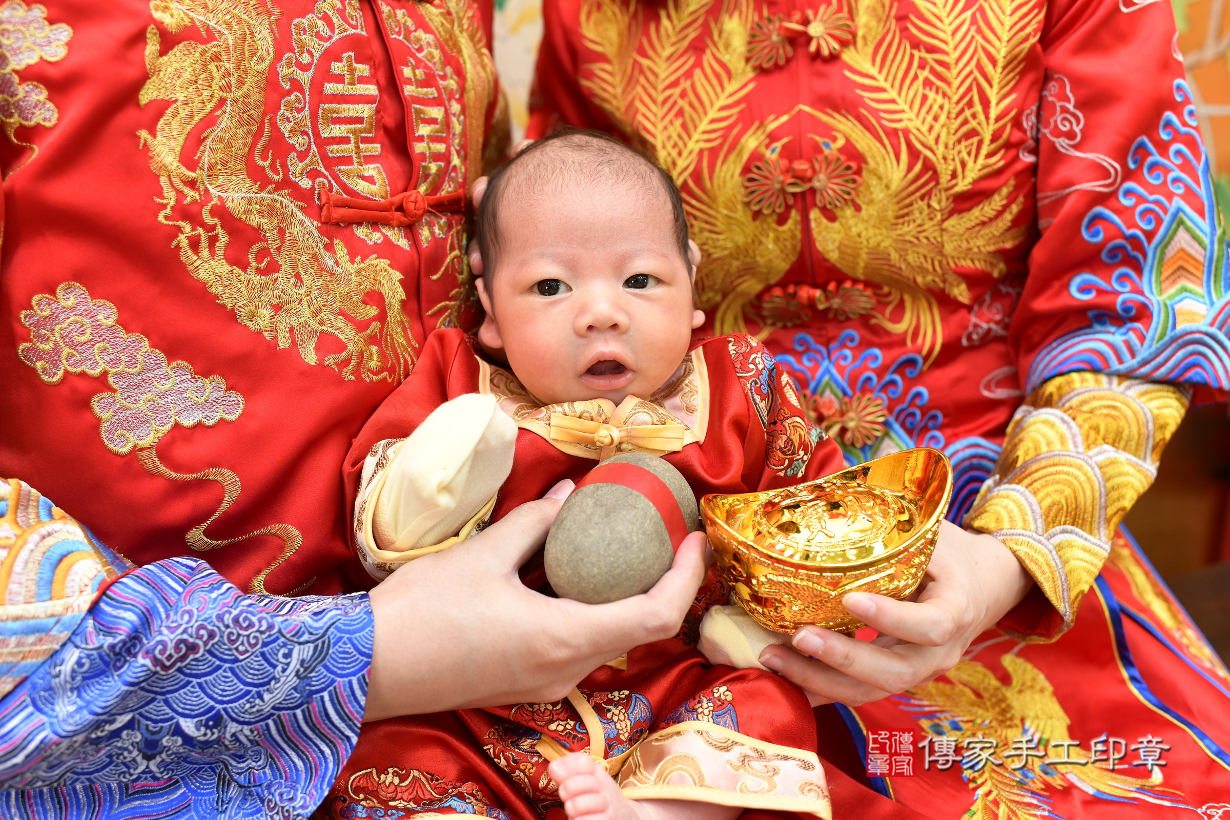 小軒寶寶(台北市大同區嬰兒寶寶滿月剃頭理髮、嬰兒剃胎毛儀式吉祥話)。中國風會場，爸媽寶貝穿「日中韓」古裝禮服。專業拍照、證書。★購買「臍帶章、肚臍章、胎毛筆刷印章」贈送：剃頭、收涎、抓周，三選一。2024.9.28，照片10