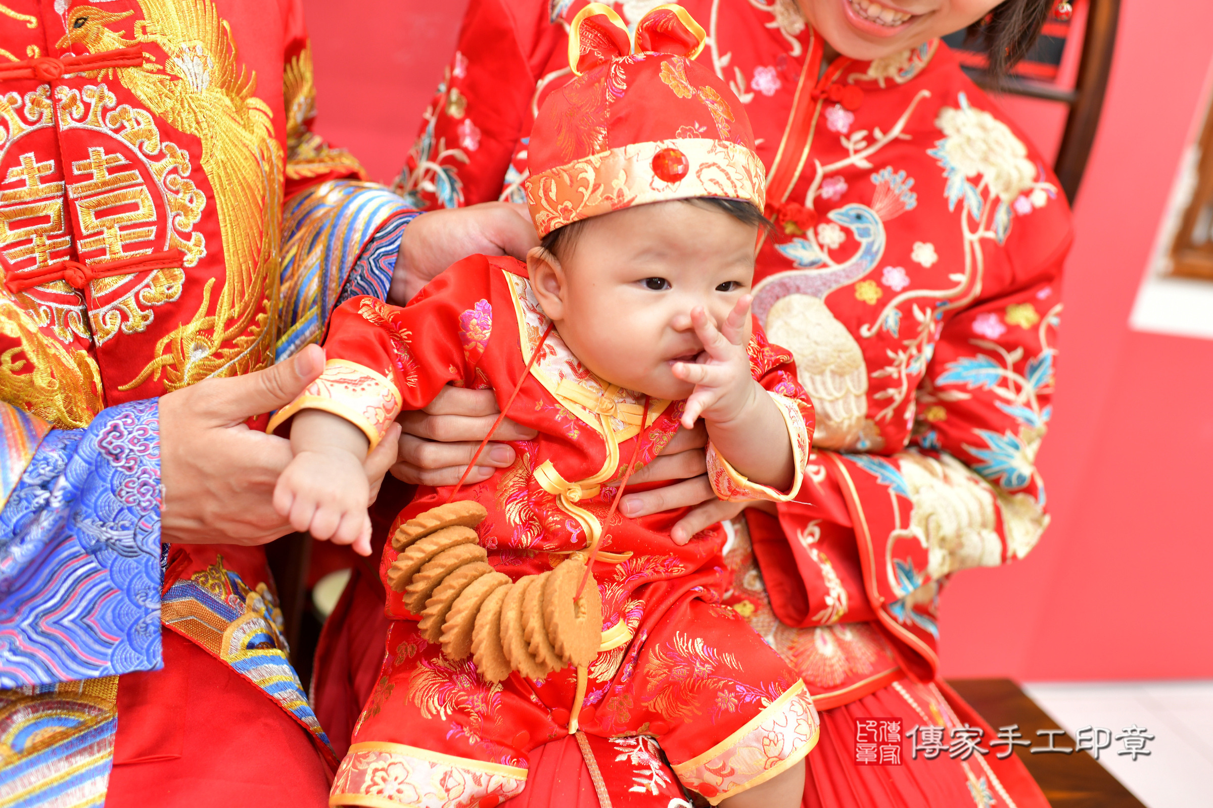 台中市北區恩恩寶寶收涎推薦：傳家台中店收涎中國風會場，嬰兒古禮收涎收口水流程儀式、收涎吉祥話、收涎餅乾、收涎拍照。收涎證書。2024.8.10，照片17