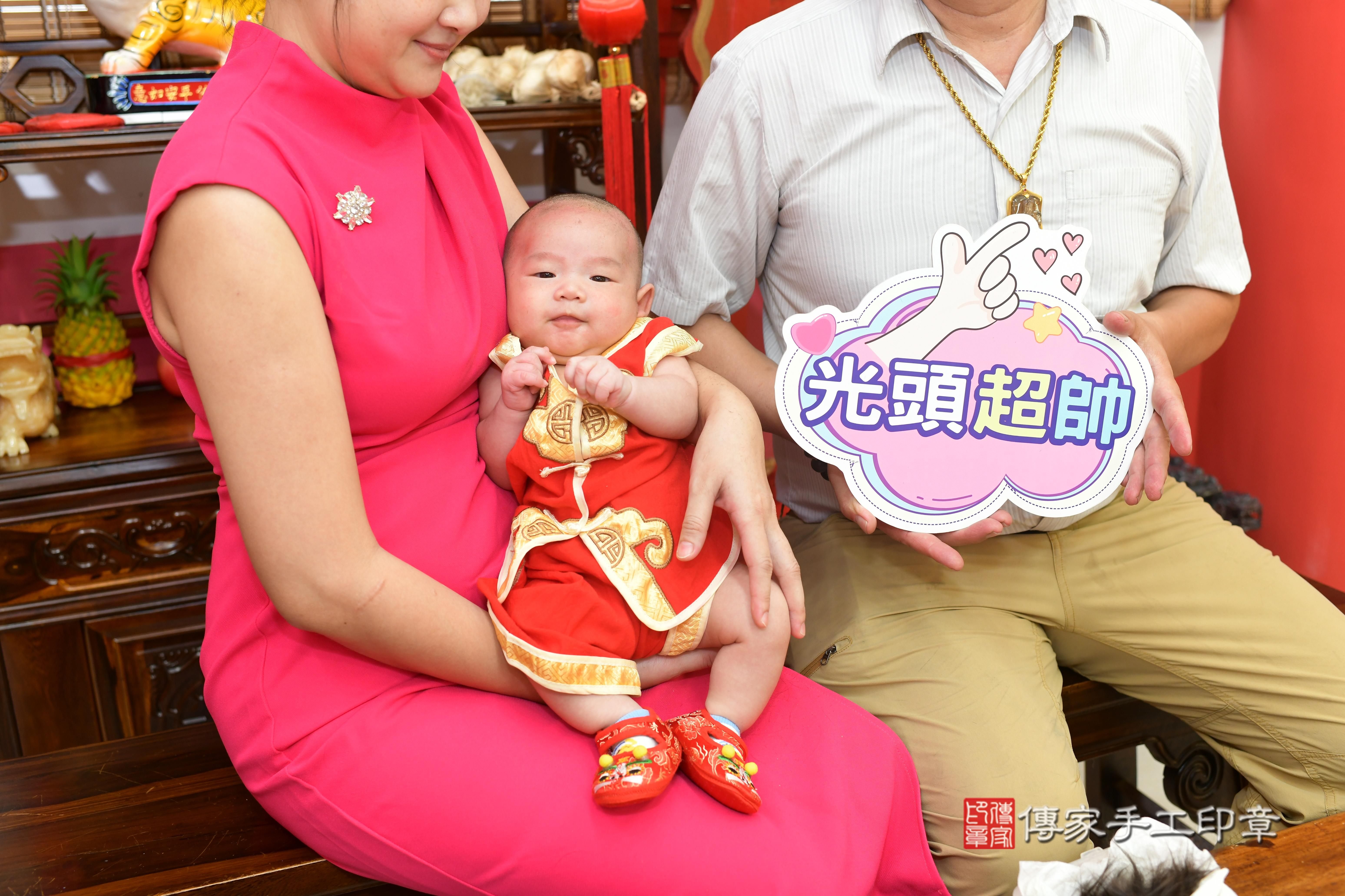 傳家手工印章高雄店、抓周、度脺、中國風會場、傳家嬰兒古禮、吉祥話、抓周道具物品24種、拍照。抓周證書。寶寶抓周、滿周歲、生日快樂、祝福