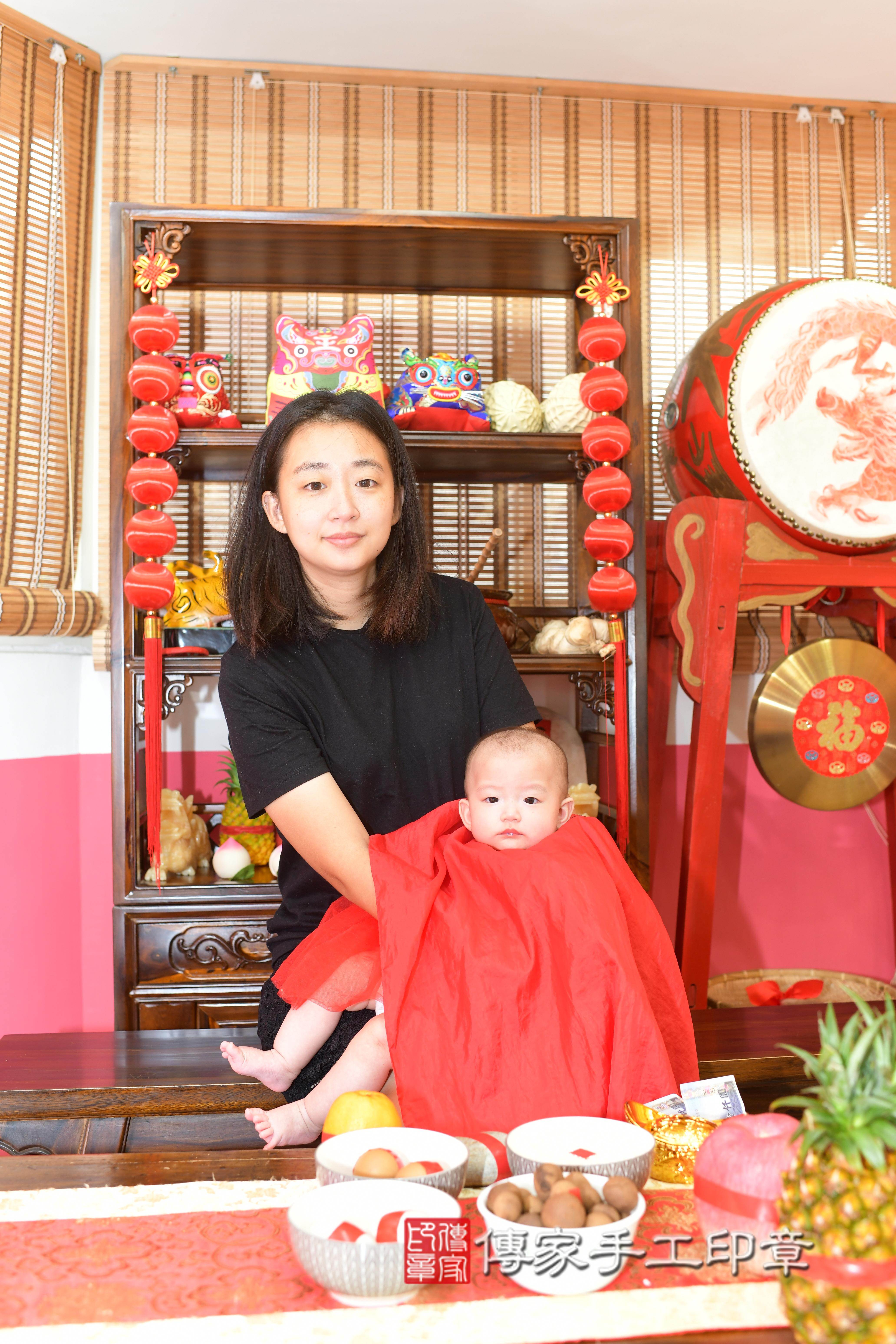 傳家手工印章高雄店、抓周、度脺、中國風會場、傳家嬰兒古禮、吉祥話、抓周道具物品24種、拍照。抓周證書。寶寶抓周、滿周歲、生日快樂、祝福