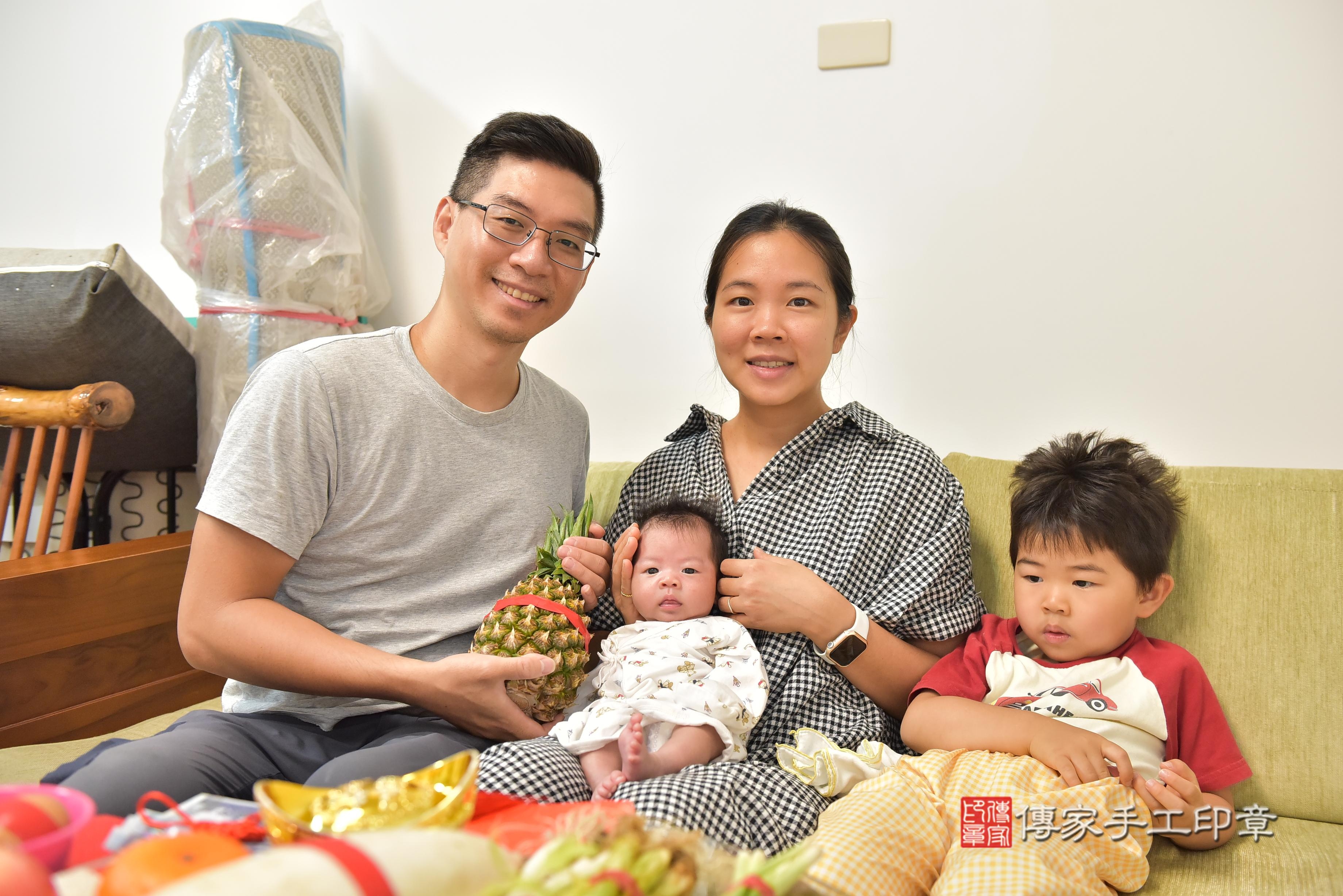 傳家手工印章高雄店、抓周、度脺、中國風會場、傳家嬰兒古禮、吉祥話、抓周道具物品24種、拍照。抓周證書。寶寶抓周、滿周歲、生日快樂、祝福