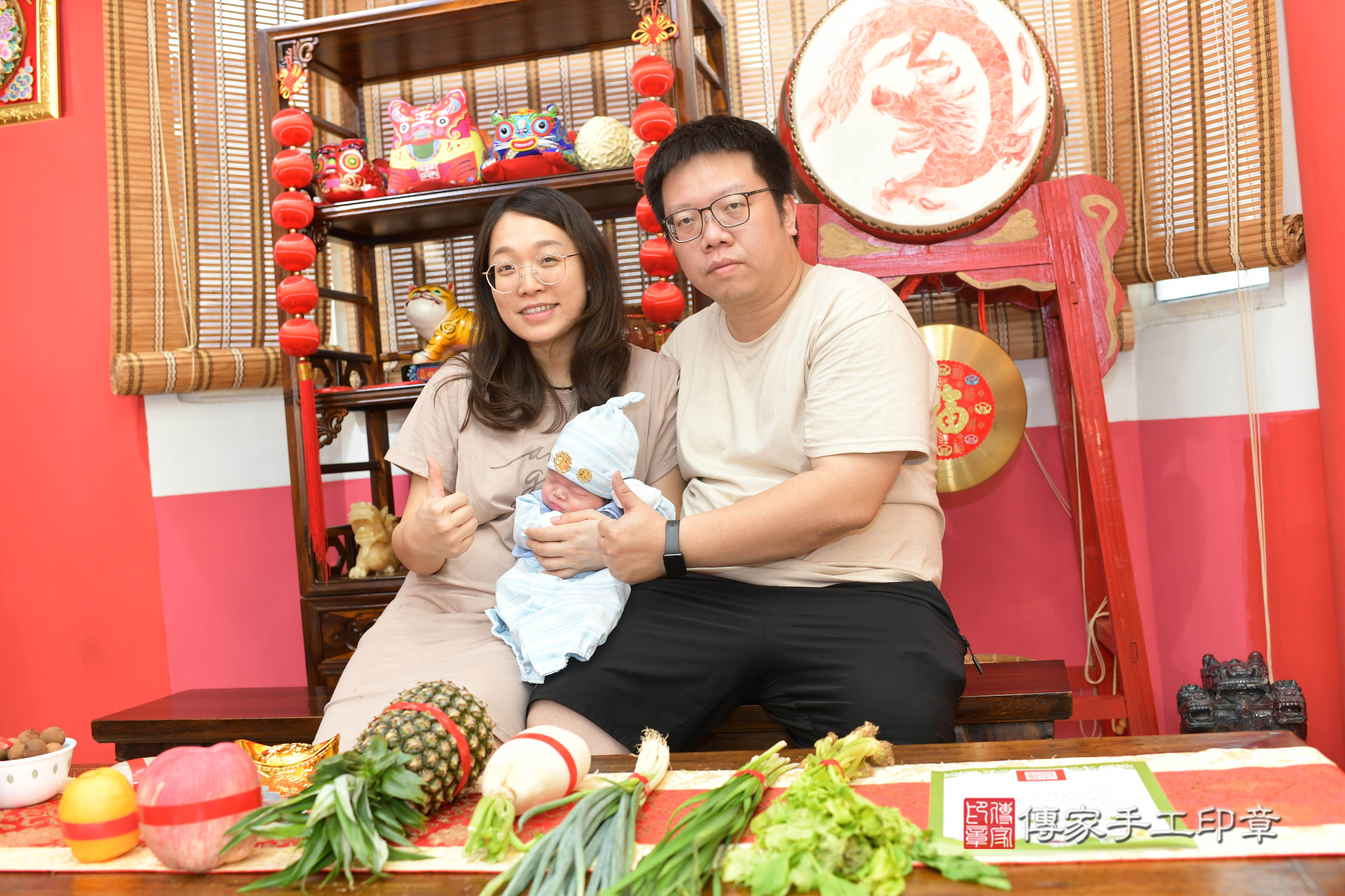 傳家手工印章高雄店、抓周、度脺、中國風會場、傳家嬰兒古禮、吉祥話、抓周道具物品24種、拍照。抓周證書。寶寶抓周、滿周歲、生日快樂、祝福