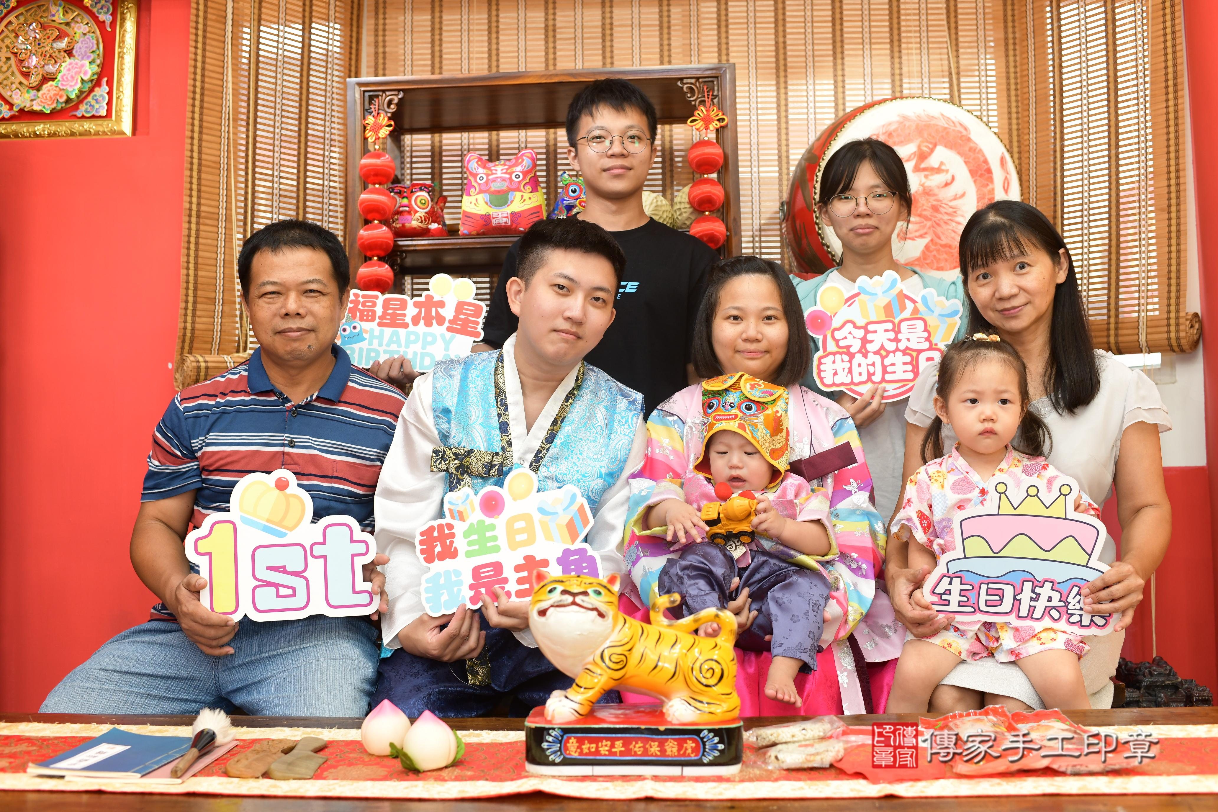 傳家手工印章高雄店、抓周、度脺、中國風會場、傳家嬰兒古禮、吉祥話、抓周道具物品24種、拍照。抓周證書。寶寶抓周、滿周歲、生日快樂、祝福