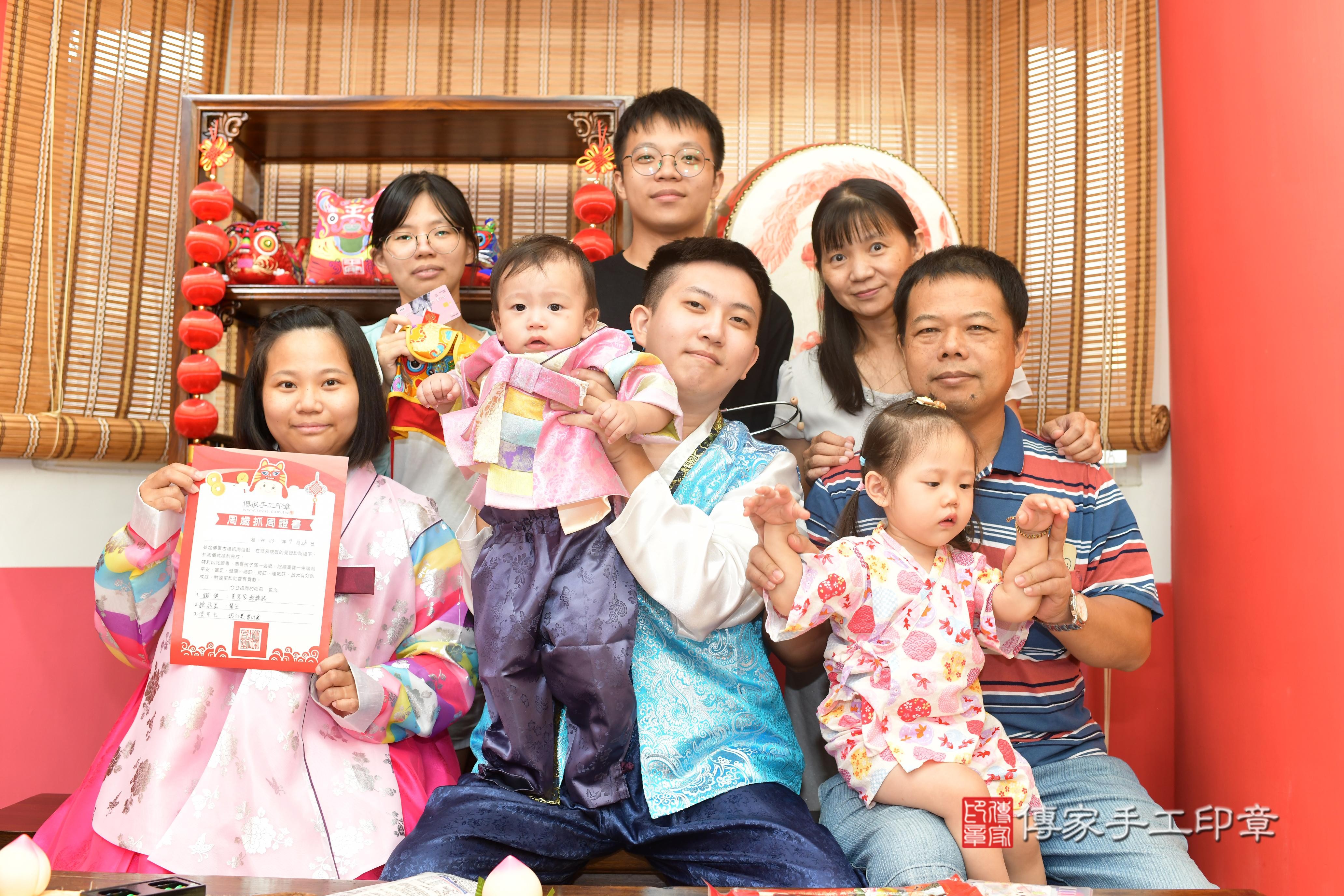 傳家手工印章高雄店、抓周、度脺、中國風會場、傳家嬰兒古禮、吉祥話、抓周道具物品24種、拍照。抓周證書。寶寶抓周、滿周歲、生日快樂、祝福