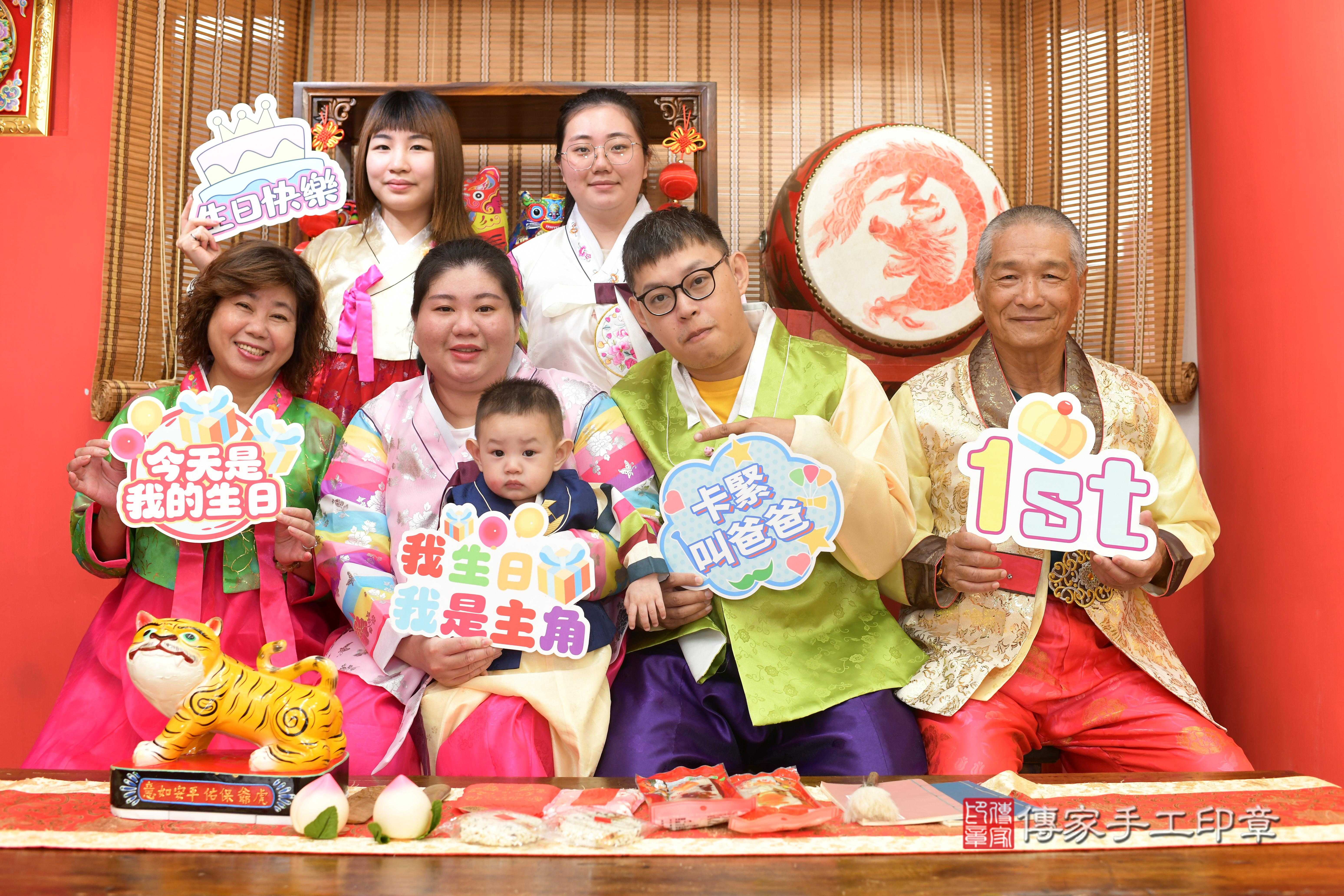 傳家手工印章高雄店、抓周、度脺、中國風會場、傳家嬰兒古禮、吉祥話、抓周道具物品24種、拍照。抓周證書。寶寶抓周、滿周歲、生日快樂、祝福