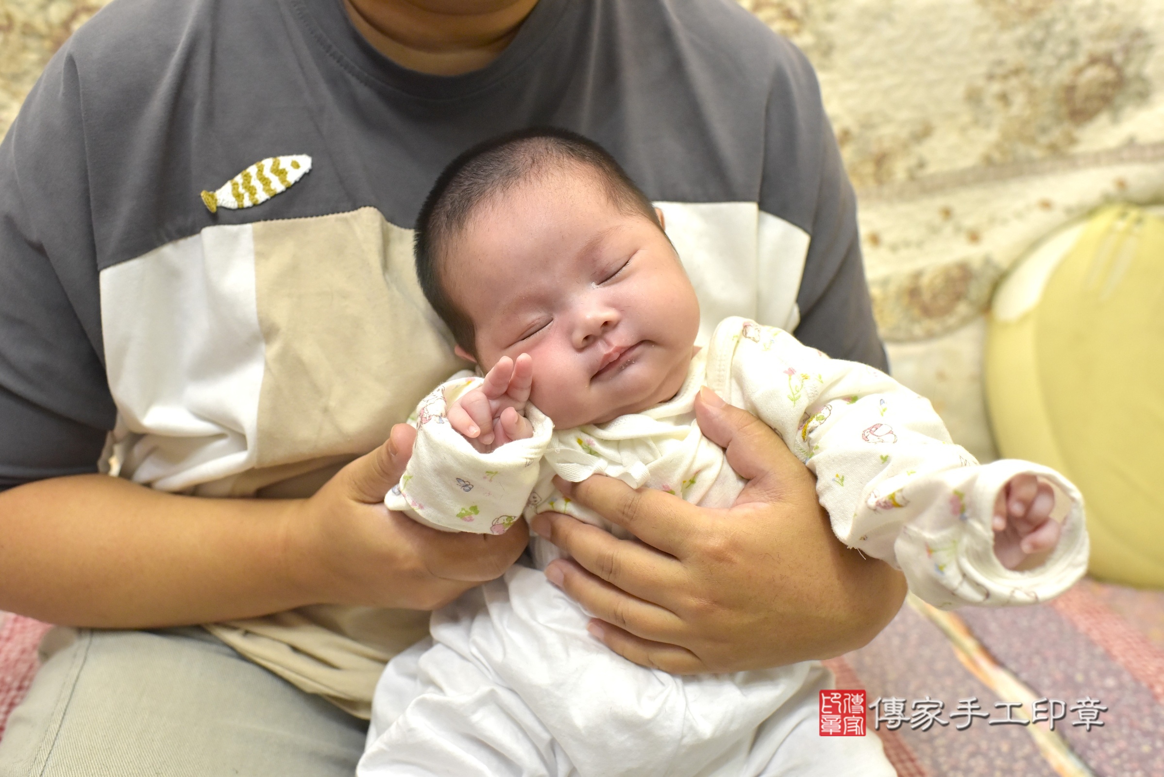 晞晞寶寶(台北市到府嬰兒晞晞寶寶滿月剃頭理髮、到府嬰兒剃胎毛儀式吉祥話)。到府剃頭剃胎毛主持、專業拍照、證書。★購買「臍帶章、肚臍章、胎毛筆刷印章」贈送：剃頭、收涎、抓周，三選一。2024.9.22，照片11