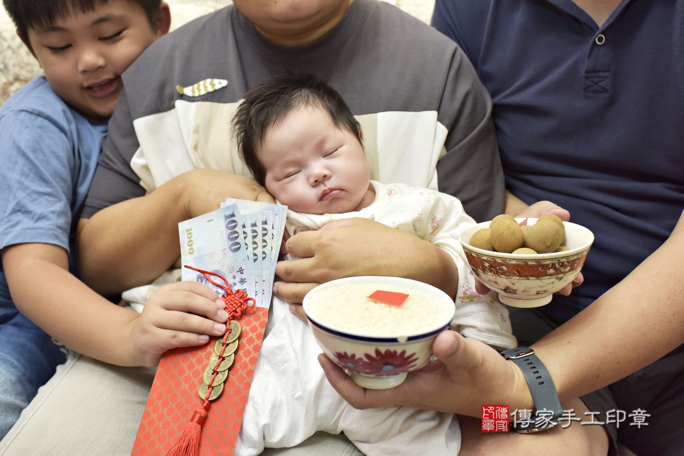 晞晞寶寶(台北市到府嬰兒晞晞寶寶滿月剃頭理髮、到府嬰兒剃胎毛儀式吉祥話)。到府剃頭剃胎毛主持、專業拍照、證書。★購買「臍帶章、肚臍章、胎毛筆刷印章」贈送：剃頭、收涎、抓周，三選一。2024.9.22，照片9