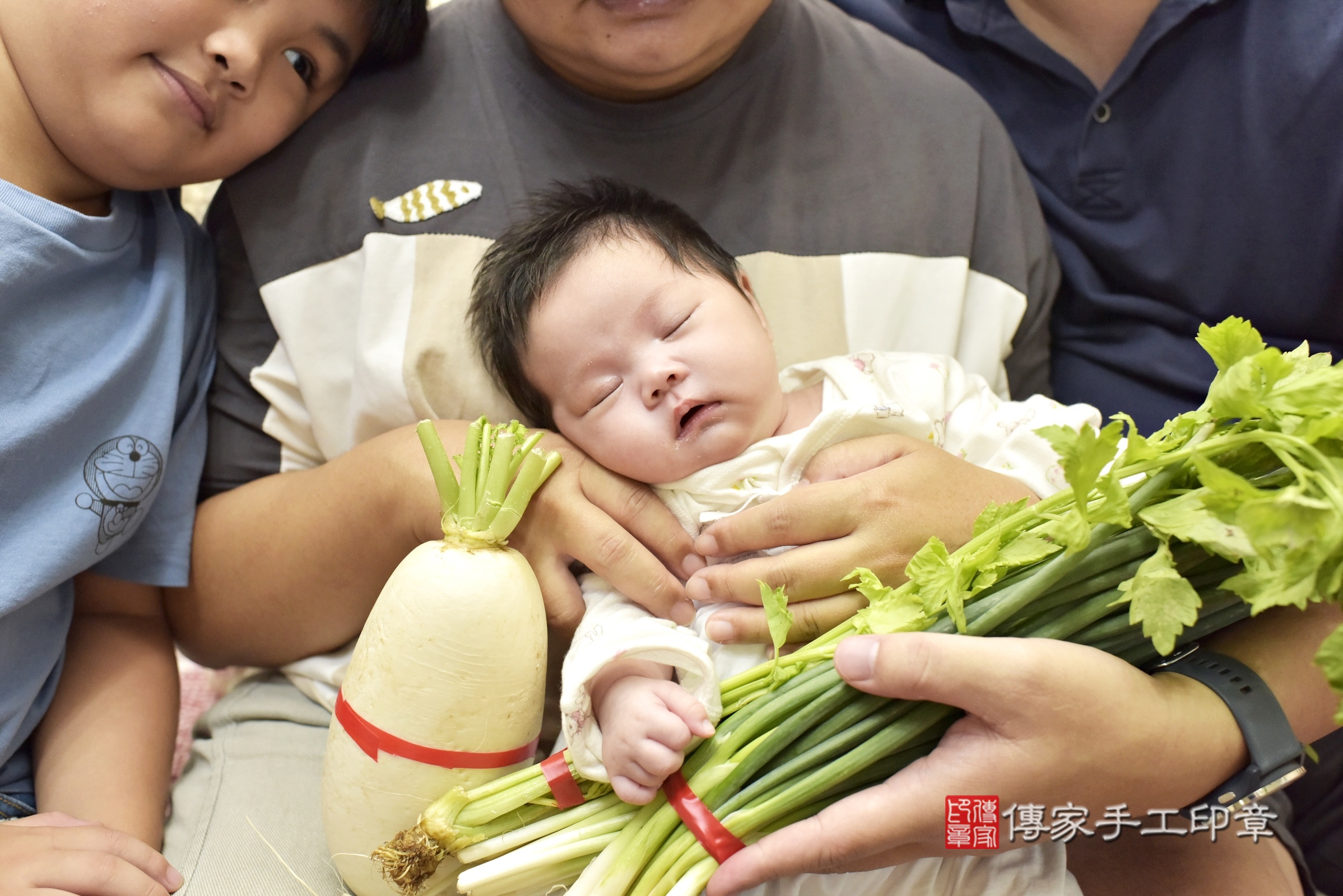 晞晞寶寶(台北市到府嬰兒晞晞寶寶滿月剃頭理髮、到府嬰兒剃胎毛儀式吉祥話)。到府剃頭剃胎毛主持、專業拍照、證書。★購買「臍帶章、肚臍章、胎毛筆刷印章」贈送：剃頭、收涎、抓周，三選一。2024.9.22，照片8