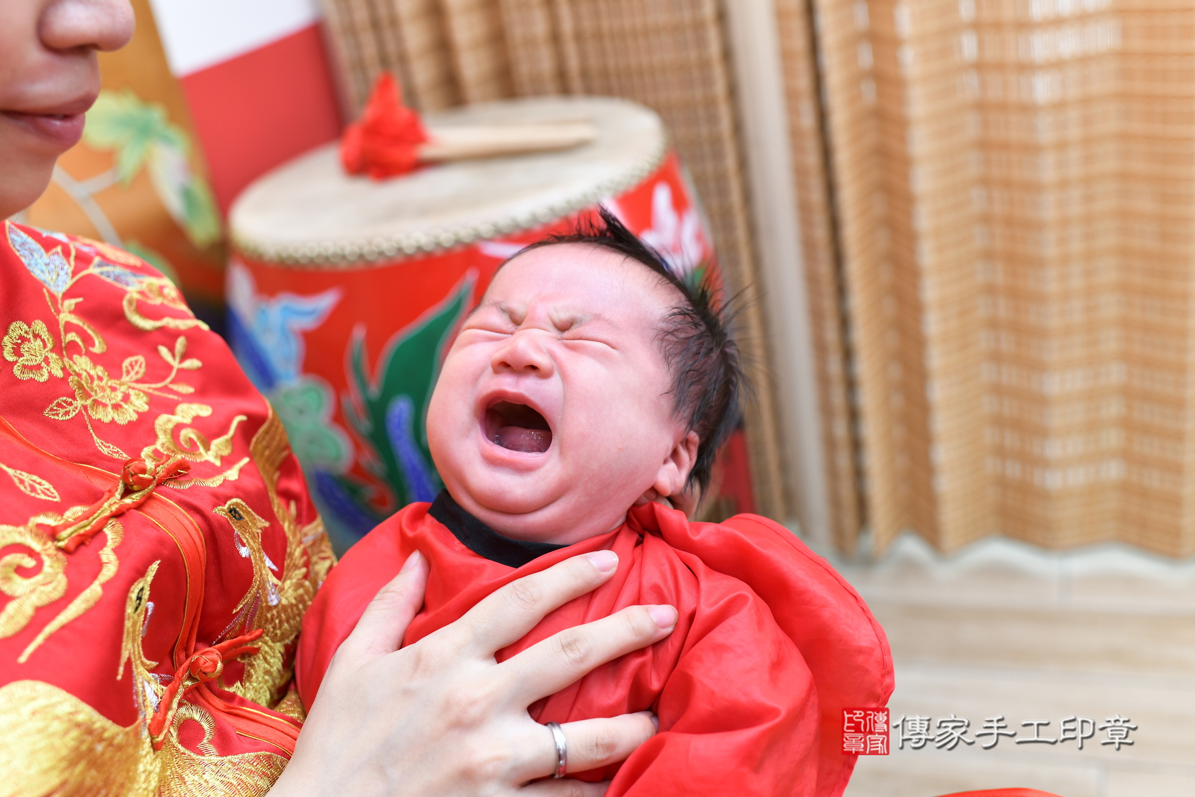 諺諺寶寶(台北市大同區嬰兒寶寶滿月剃頭理髮、嬰兒剃胎毛儀式吉祥話)。中國風會場，爸媽寶貝穿「日中韓」古裝禮服。專業拍照、證書。★購買「臍帶章、肚臍章、胎毛筆刷印章」贈送：剃頭、收涎、抓周，三選一。2024.9.23，照片20