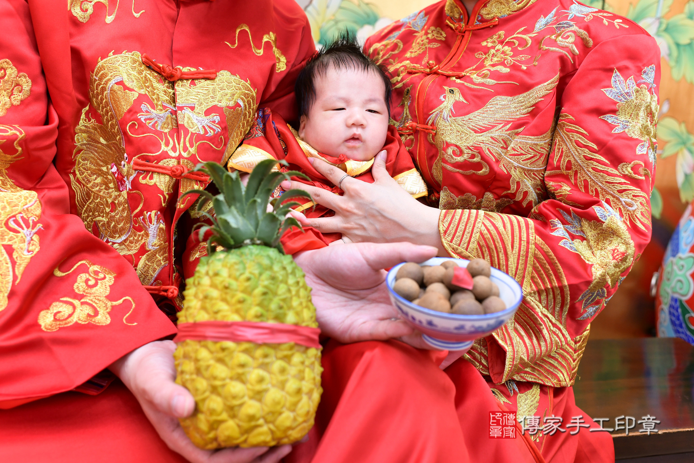 諺諺寶寶(台北市大同區嬰兒寶寶滿月剃頭理髮、嬰兒剃胎毛儀式吉祥話)。中國風會場，爸媽寶貝穿「日中韓」古裝禮服。專業拍照、證書。★購買「臍帶章、肚臍章、胎毛筆刷印章」贈送：剃頭、收涎、抓周，三選一。2024.9.23，照片13