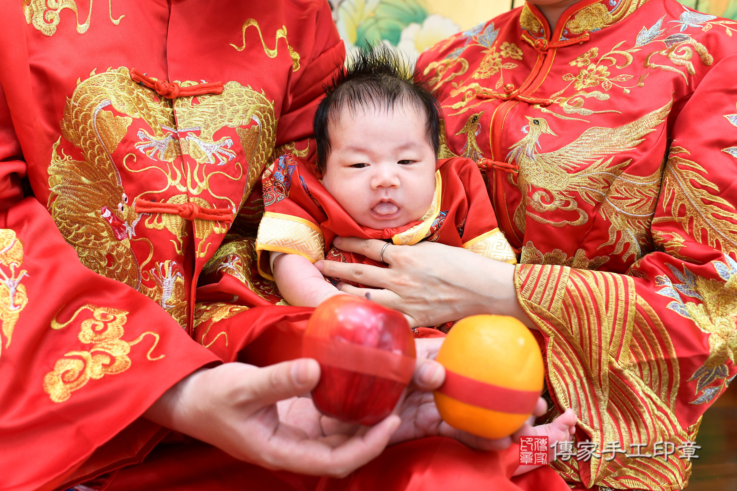 諺諺寶寶(台北市大同區嬰兒寶寶滿月剃頭理髮、嬰兒剃胎毛儀式吉祥話)。中國風會場，爸媽寶貝穿「日中韓」古裝禮服。專業拍照、證書。★購買「臍帶章、肚臍章、胎毛筆刷印章」贈送：剃頭、收涎、抓周，三選一。2024.9.23，照片11