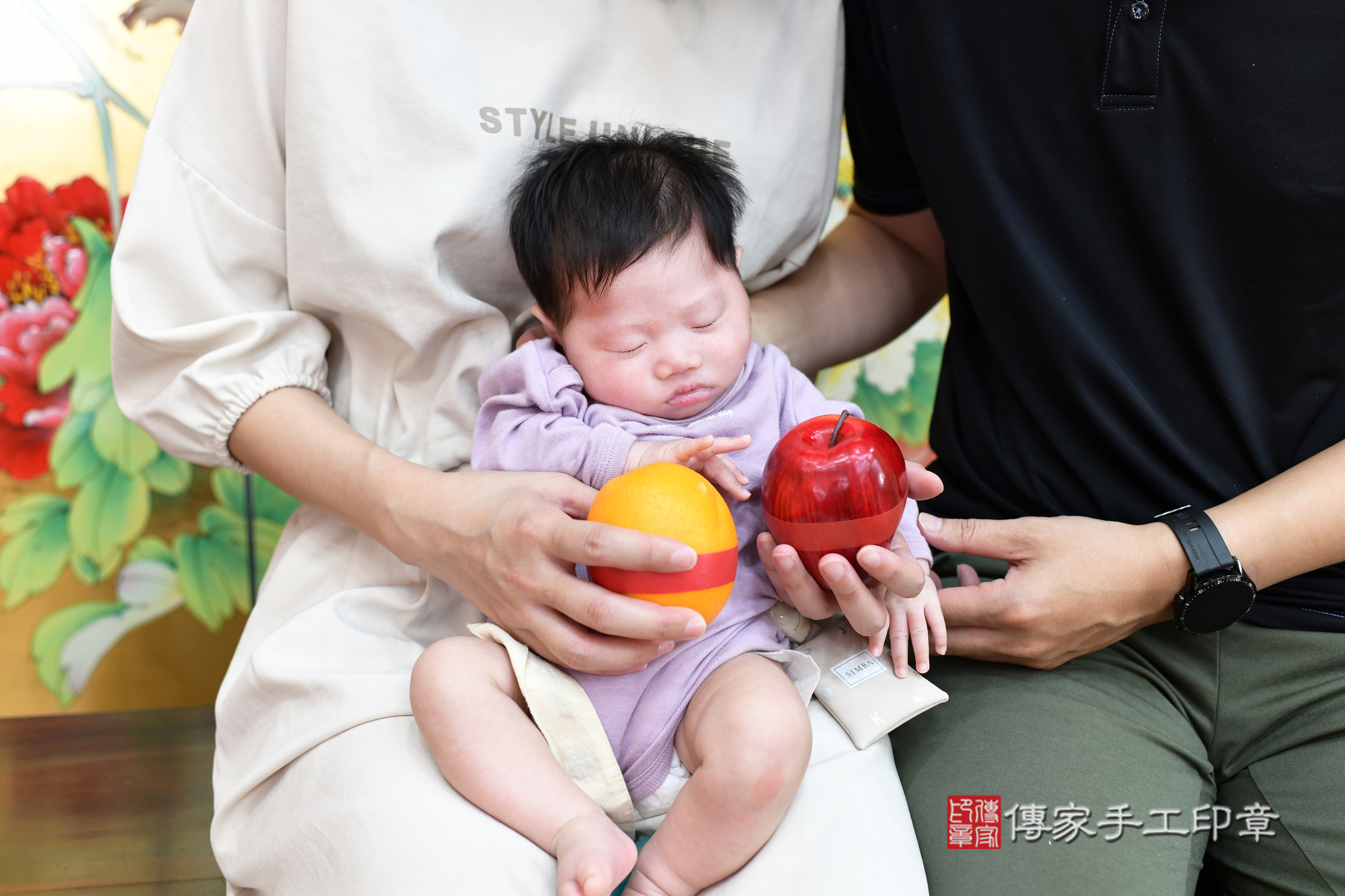 小渝寶寶(台北市大同區嬰兒寶寶滿月剃頭理髮、嬰兒剃胎毛儀式吉祥話)。中國風會場，爸媽寶貝穿「日中韓」古裝禮服。專業拍照、證書。★購買「臍帶章、肚臍章、胎毛筆刷印章」贈送：剃頭、收涎、抓周，三選一。2024.9.28，照片8