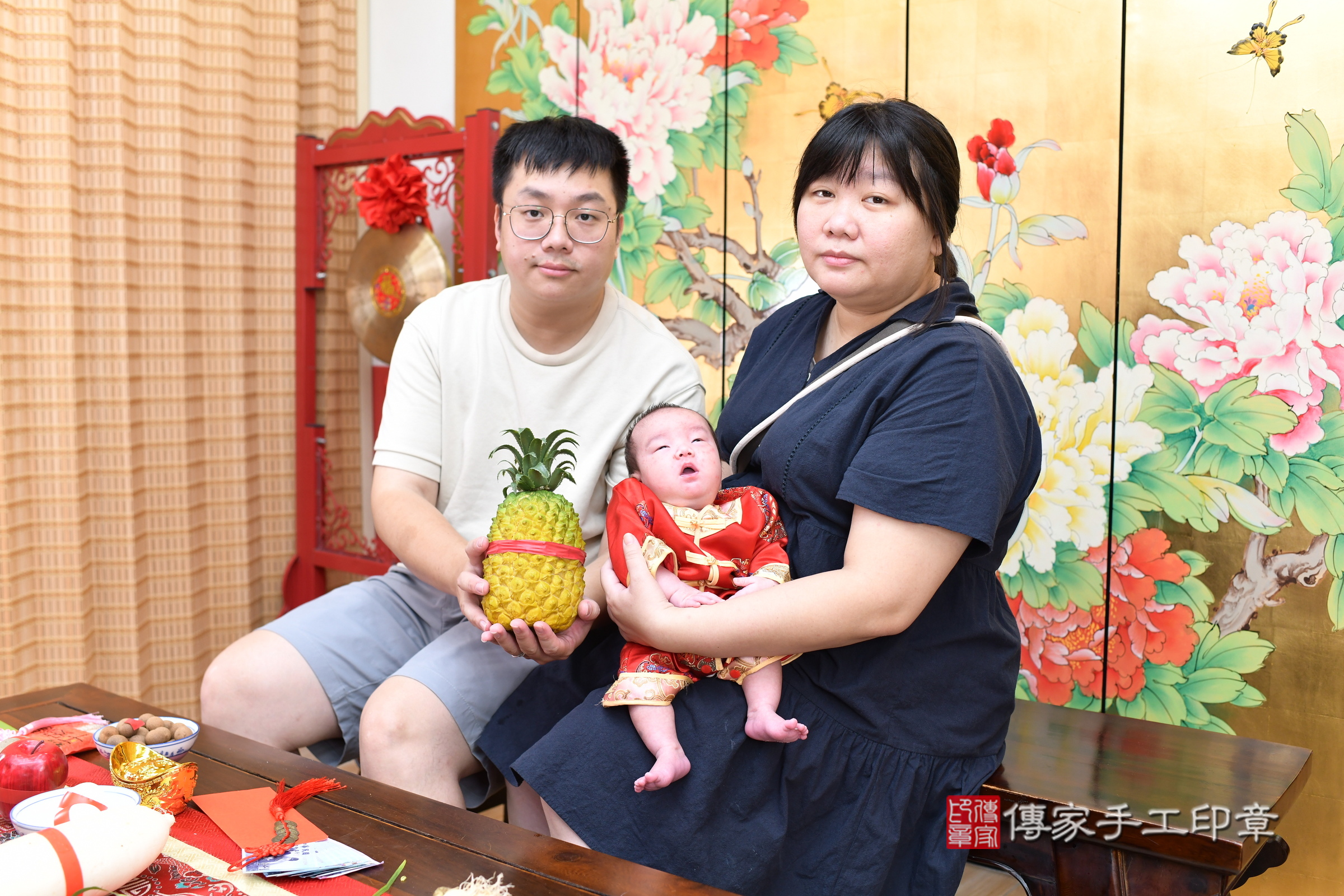 小淏寶寶(台北市大同區嬰兒寶寶滿月剃頭理髮、嬰兒剃胎毛儀式吉祥話)。中國風會場，爸媽寶貝穿「日中韓」古裝禮服。專業拍照、證書。★購買「臍帶章、肚臍章、胎毛筆刷印章」贈送：剃頭、收涎、抓周，三選一。2024.9.29，照片18