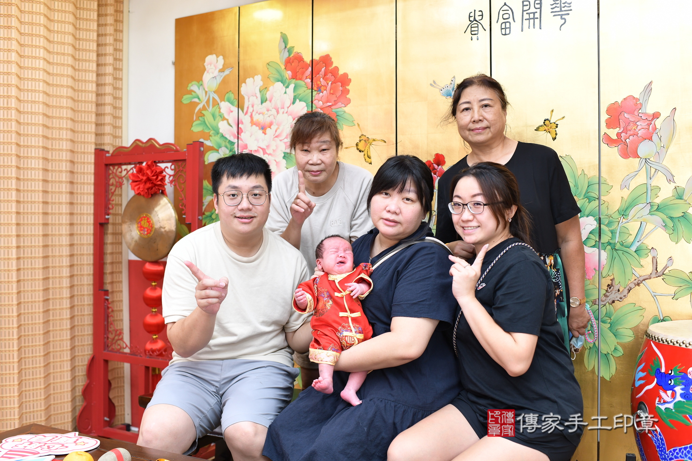 小淏寶寶(台北市大同區嬰兒寶寶滿月剃頭理髮、嬰兒剃胎毛儀式吉祥話)。中國風會場，爸媽寶貝穿「日中韓」古裝禮服。專業拍照、證書。★購買「臍帶章、肚臍章、胎毛筆刷印章」贈送：剃頭、收涎、抓周，三選一。2024.9.29，照片7